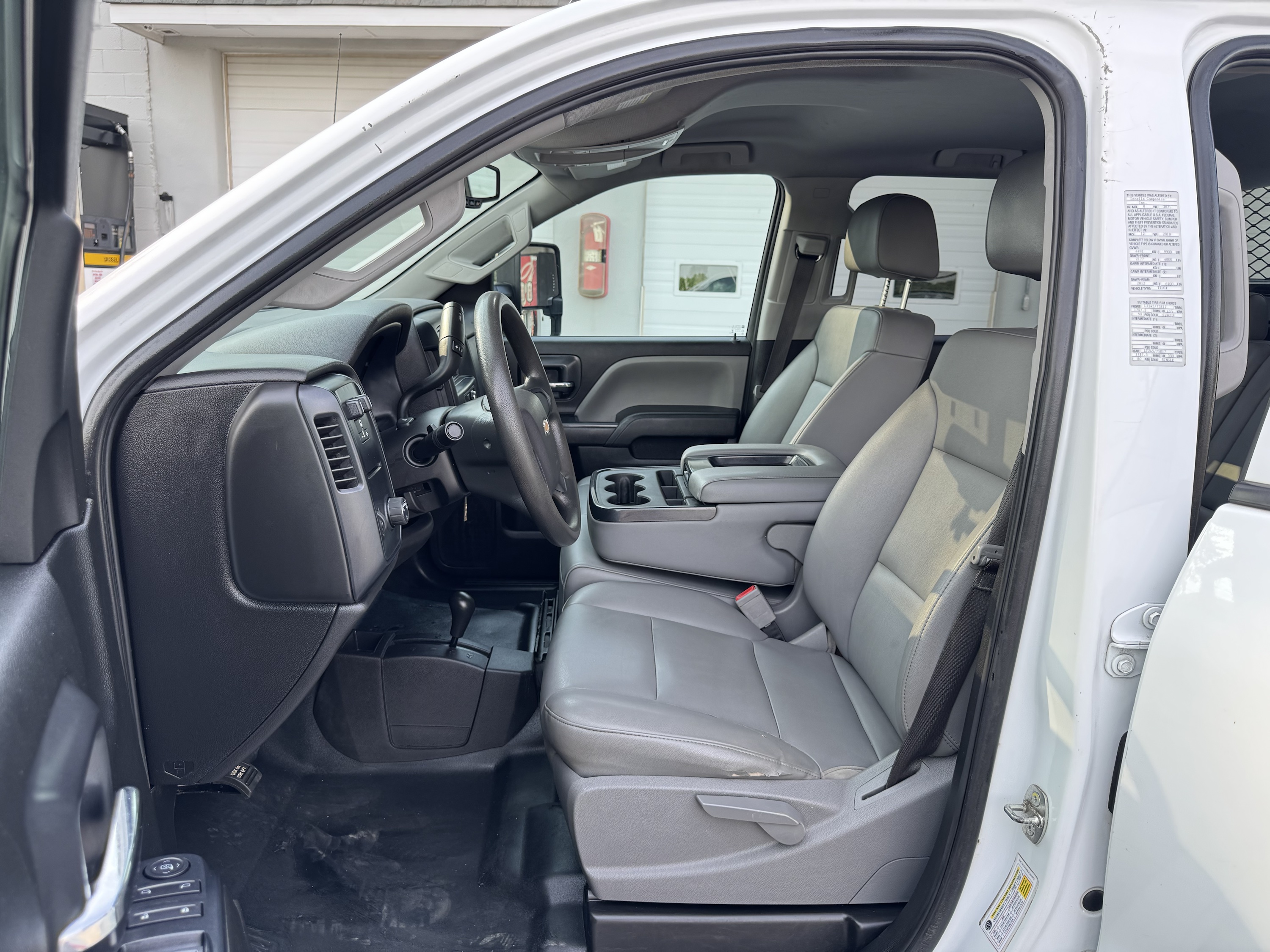 2019 Chevy 2500HD Crew-Cab 4x4 Utility Service Truck - Image 18