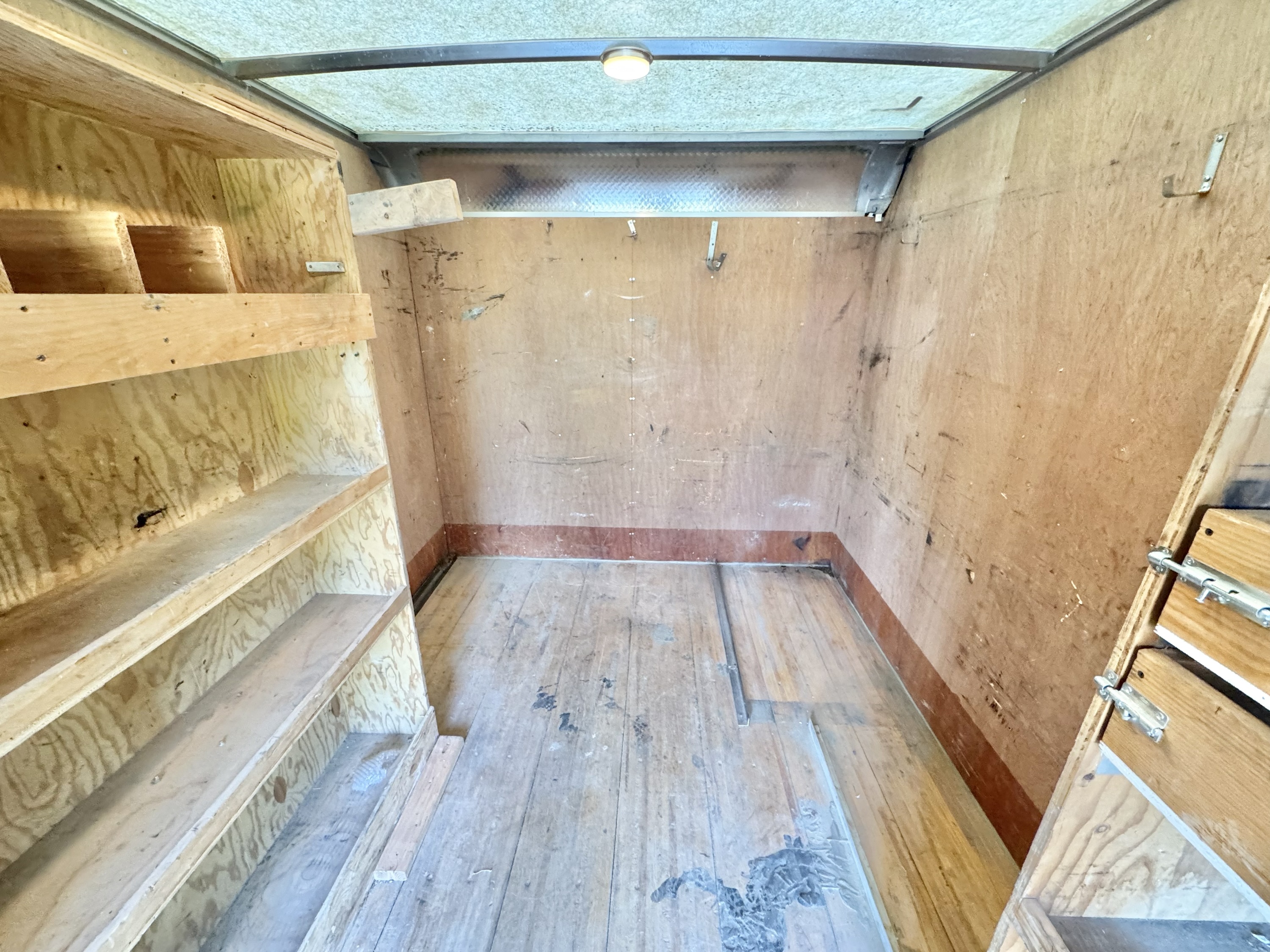 2014 Ford F450 15’ Box Truck - Image 11