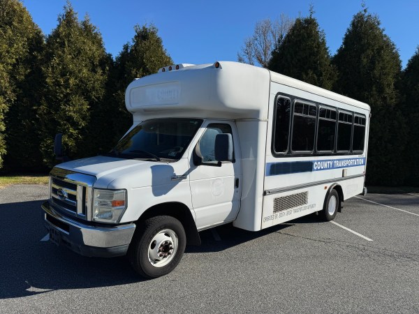 2013 Ford E450 Shuttle Bus