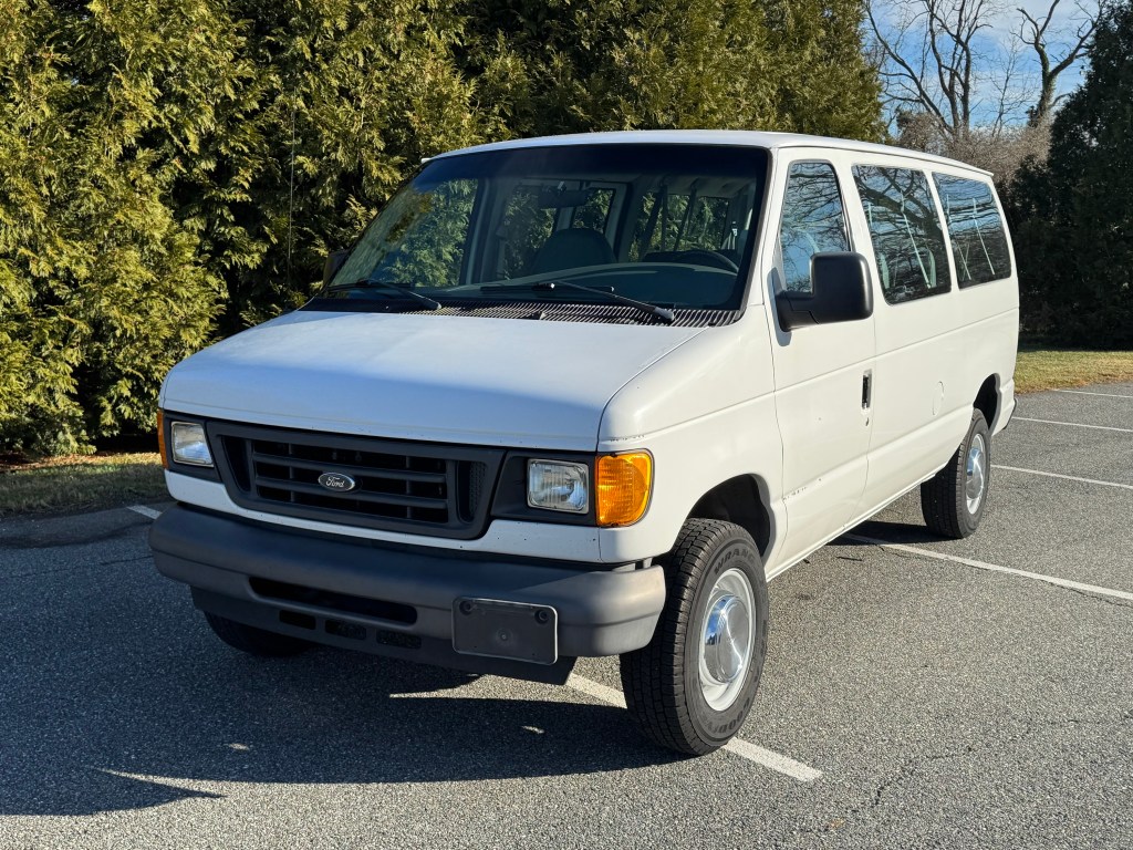 2006 Ford E350 12 Passenger Van