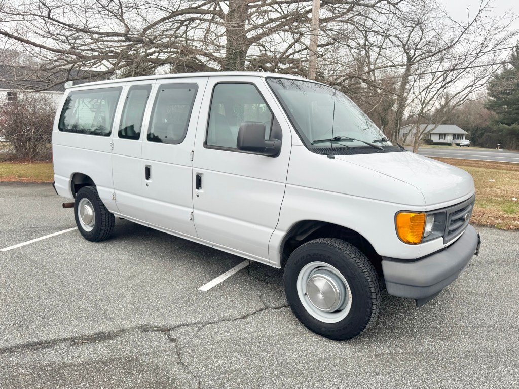 2006 Ford E350 12 Passenger Van