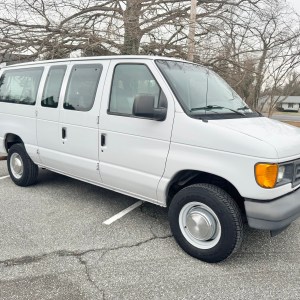 2006 Ford E350 12 Passenger Van