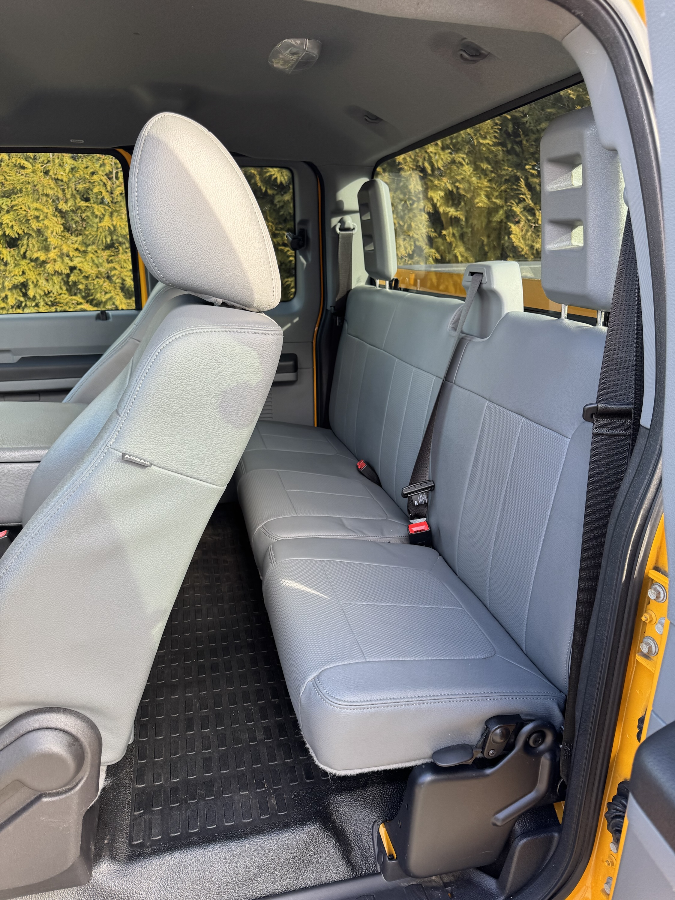 2015 Ford F250XL Utility 4x4 - Image 20