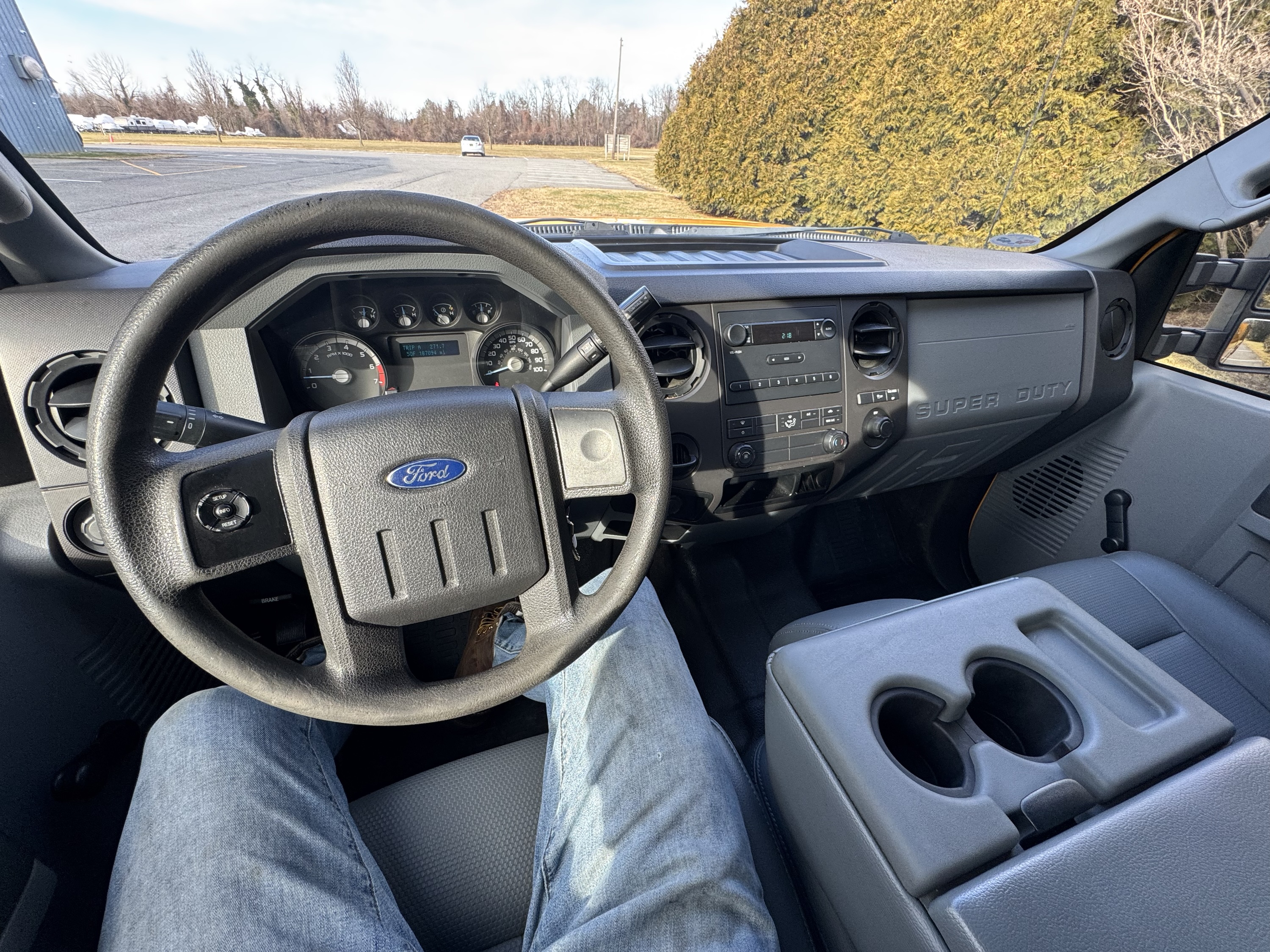 2015 Ford F250XL Utility 4x4 - Image 21