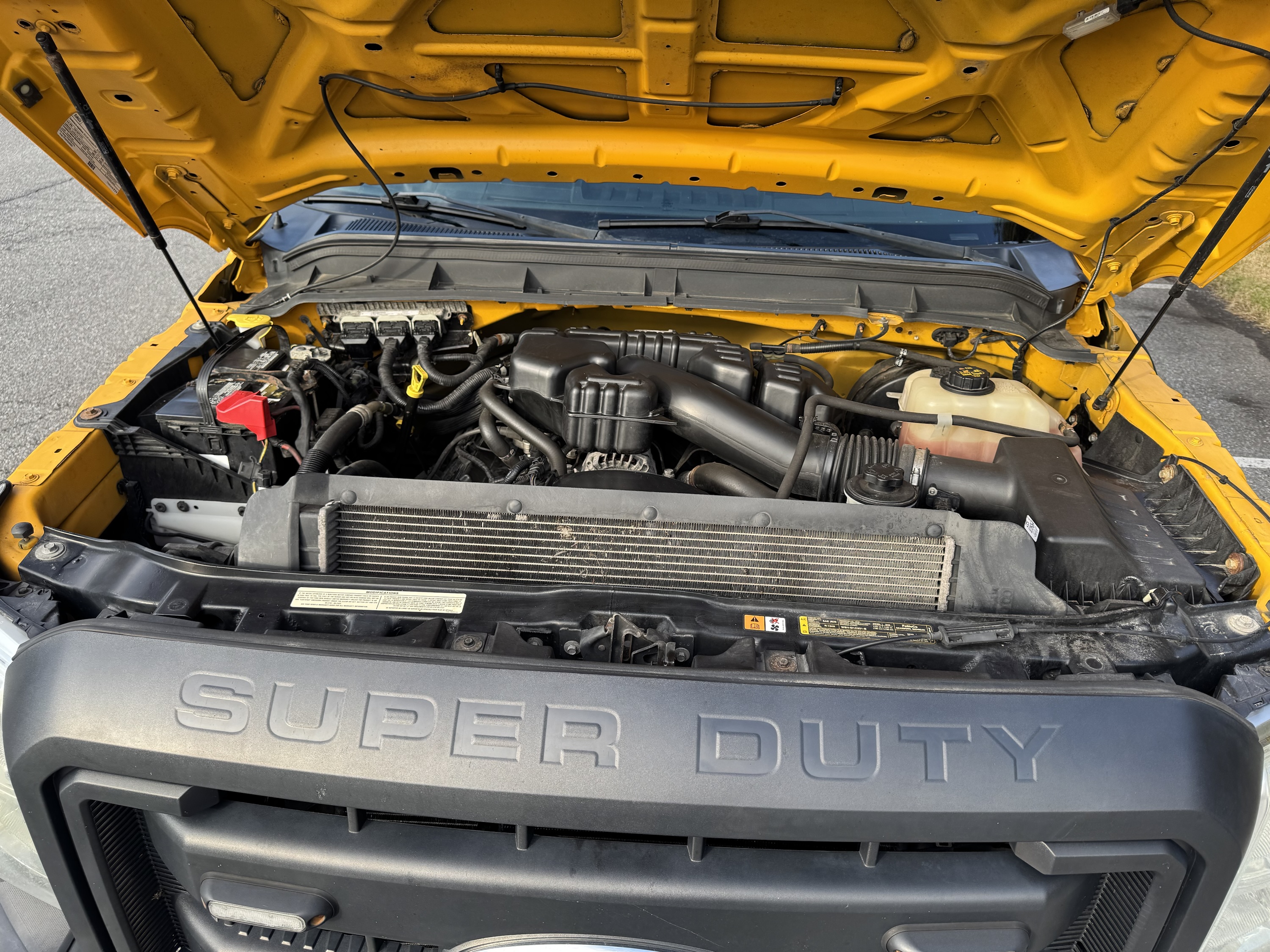 2015 Ford F250XL Utility 4x4 - Image 29