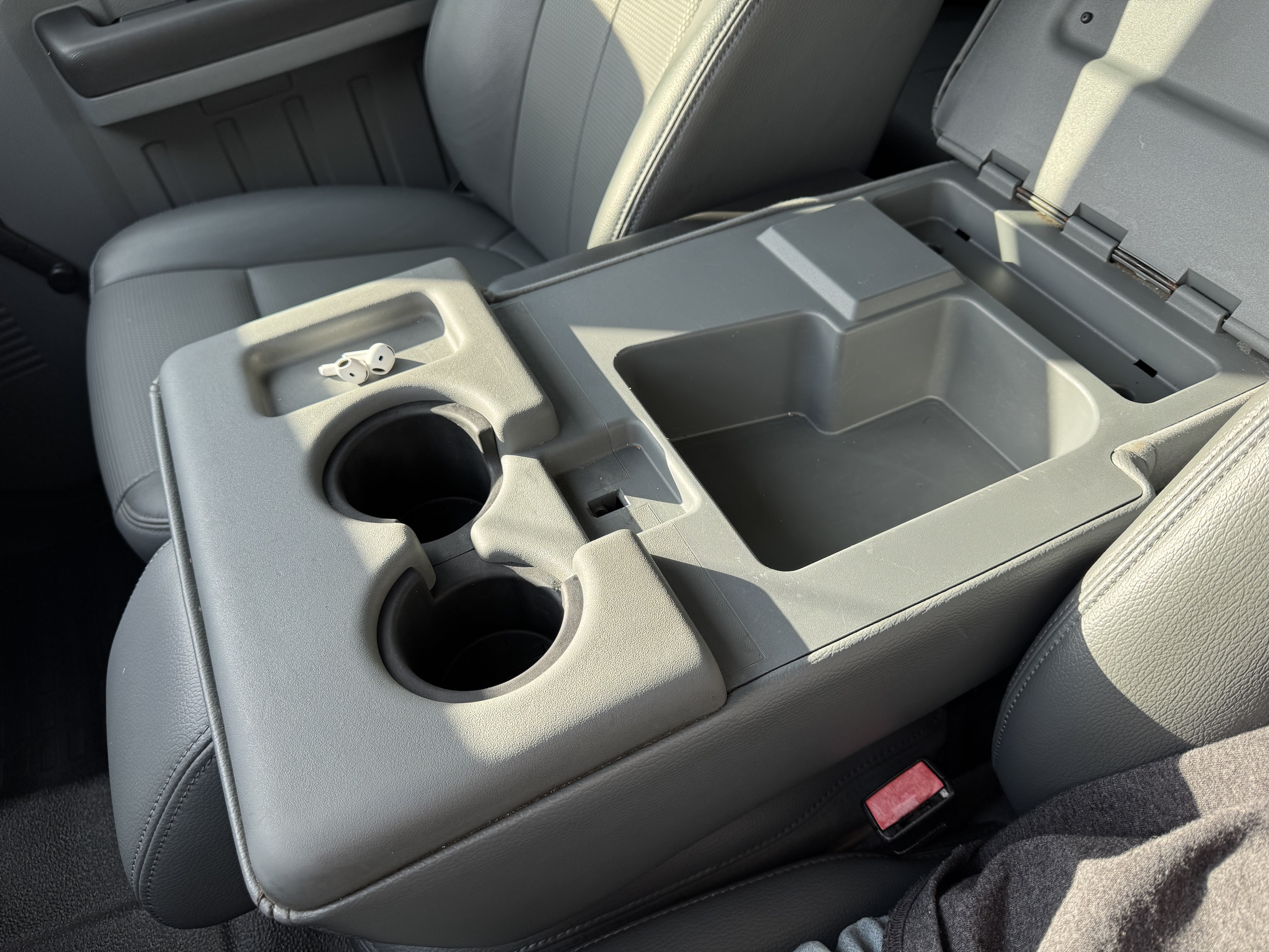 2015 Ford F250XL Utility 4x4 - Image 27