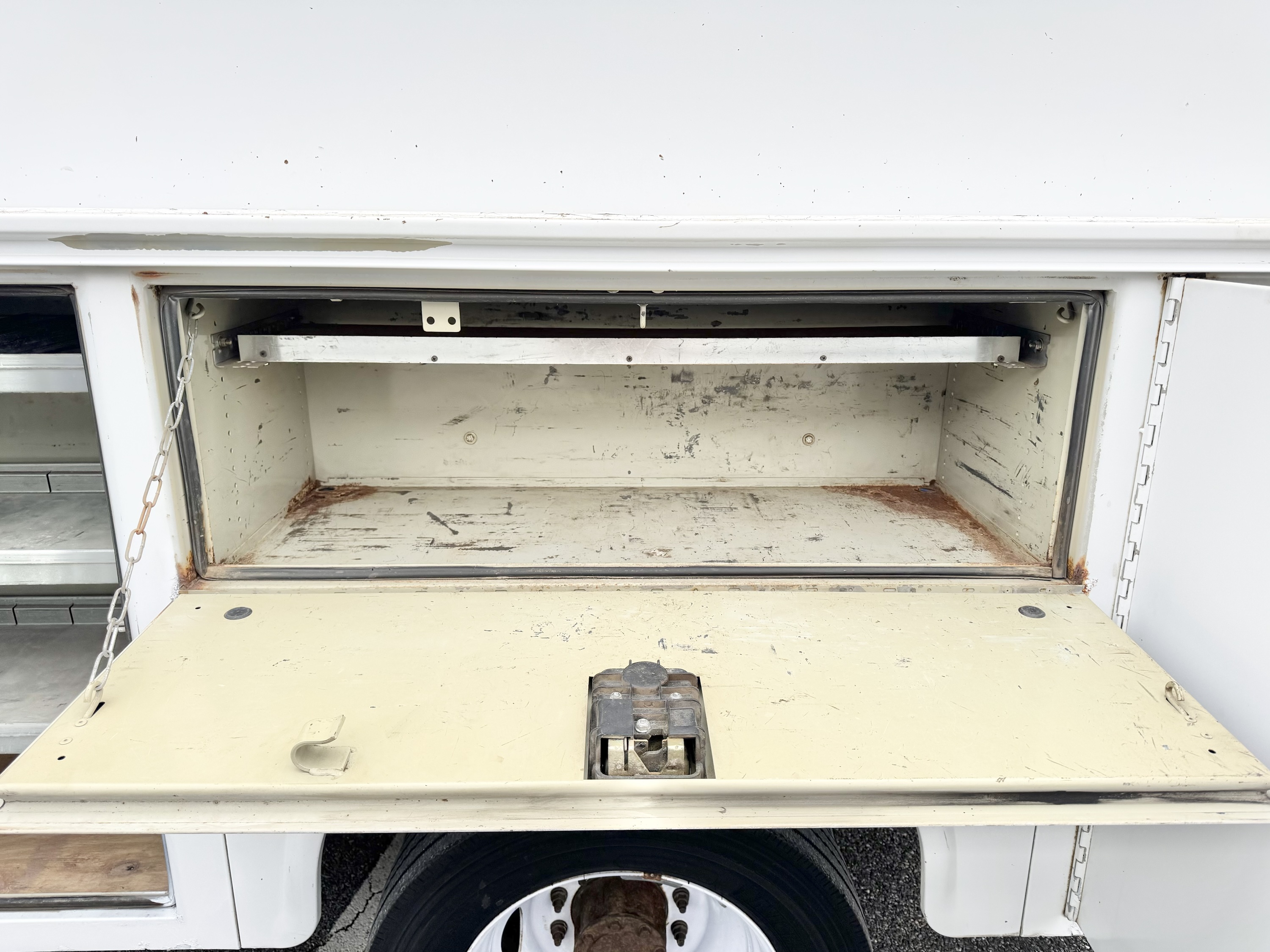 2011 Ford F450 XL - Image 35