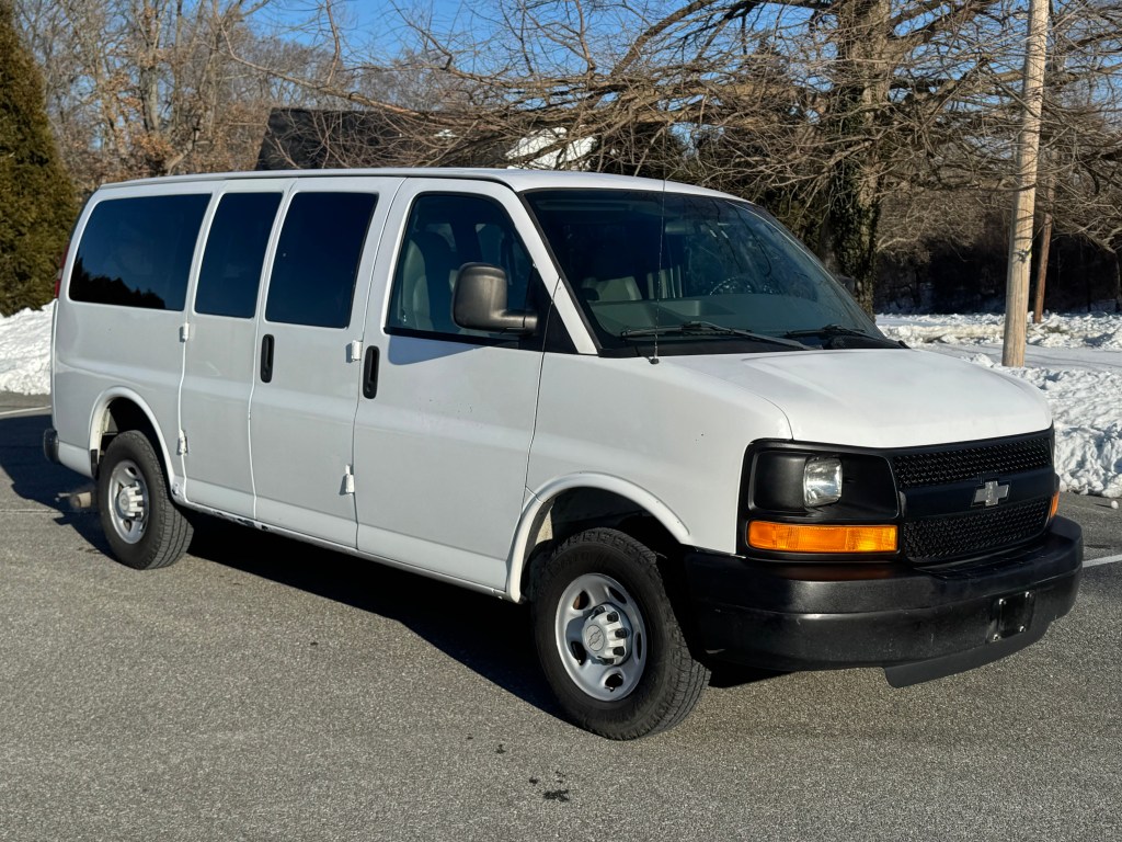 2007 Chevy 2500 12 Passenger Van