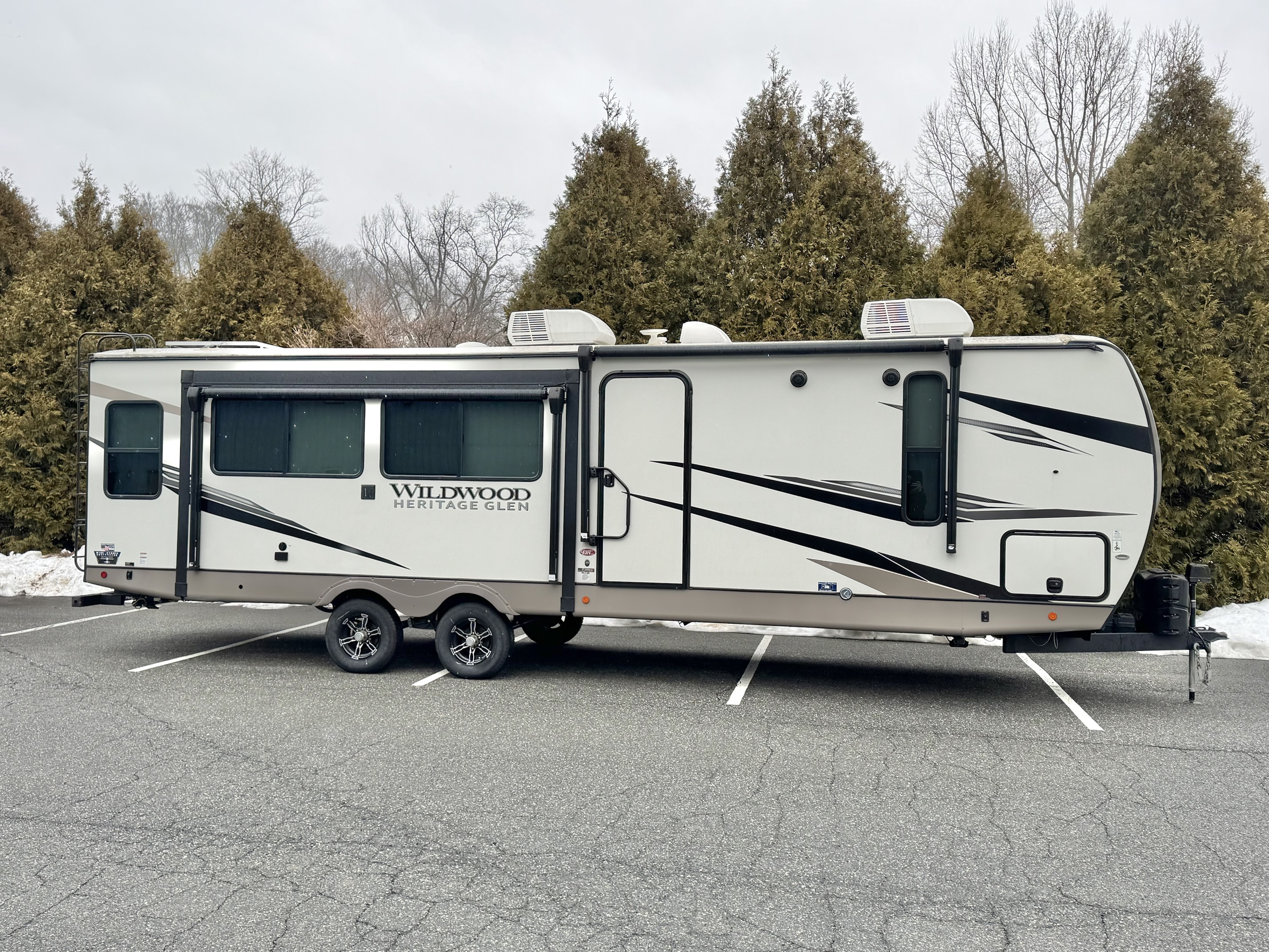 2022 Wildwood Heritage Glen Camper - Image 2
