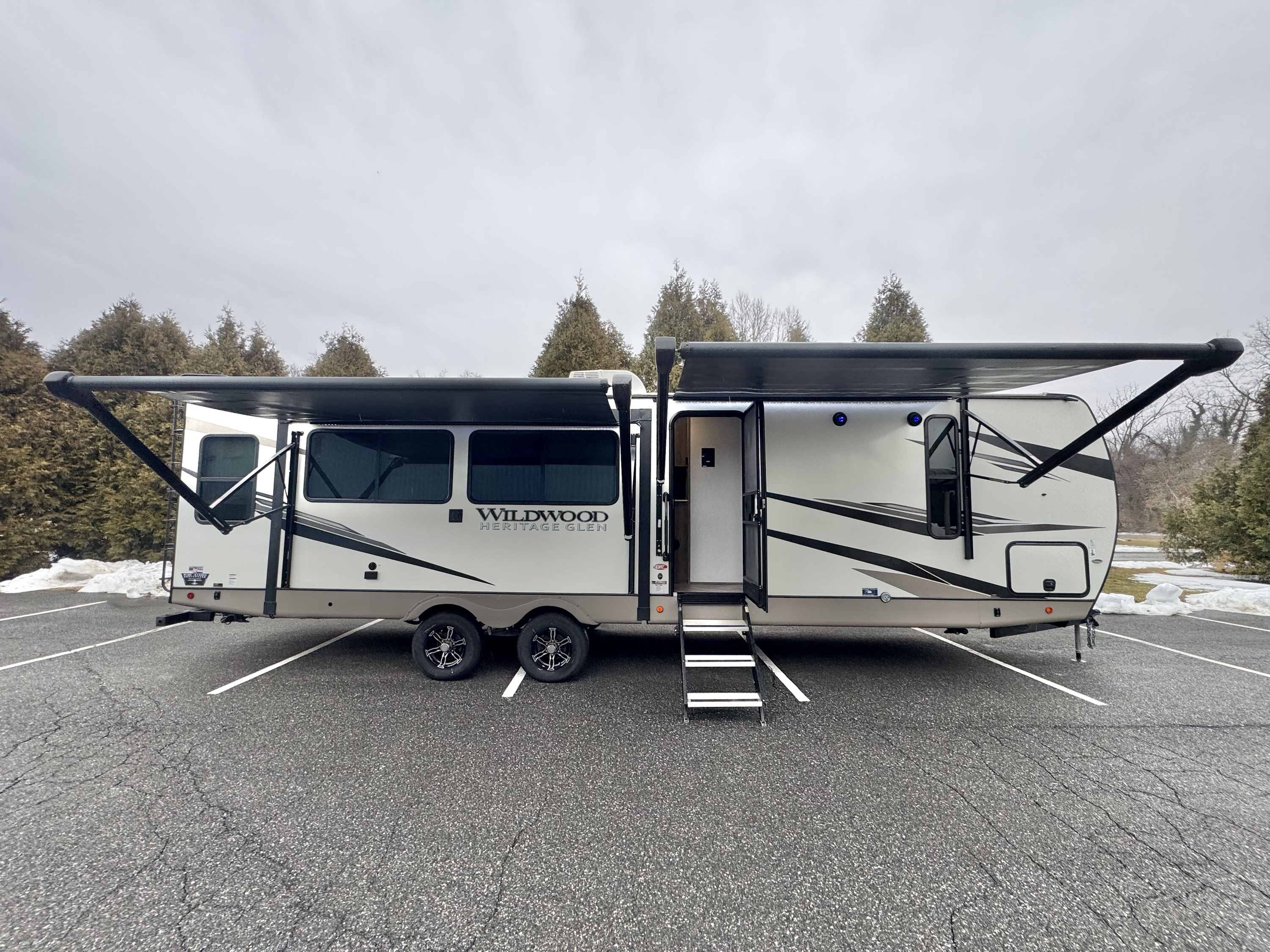 2022 Wildwood Heritage Glen Camper - Image 3