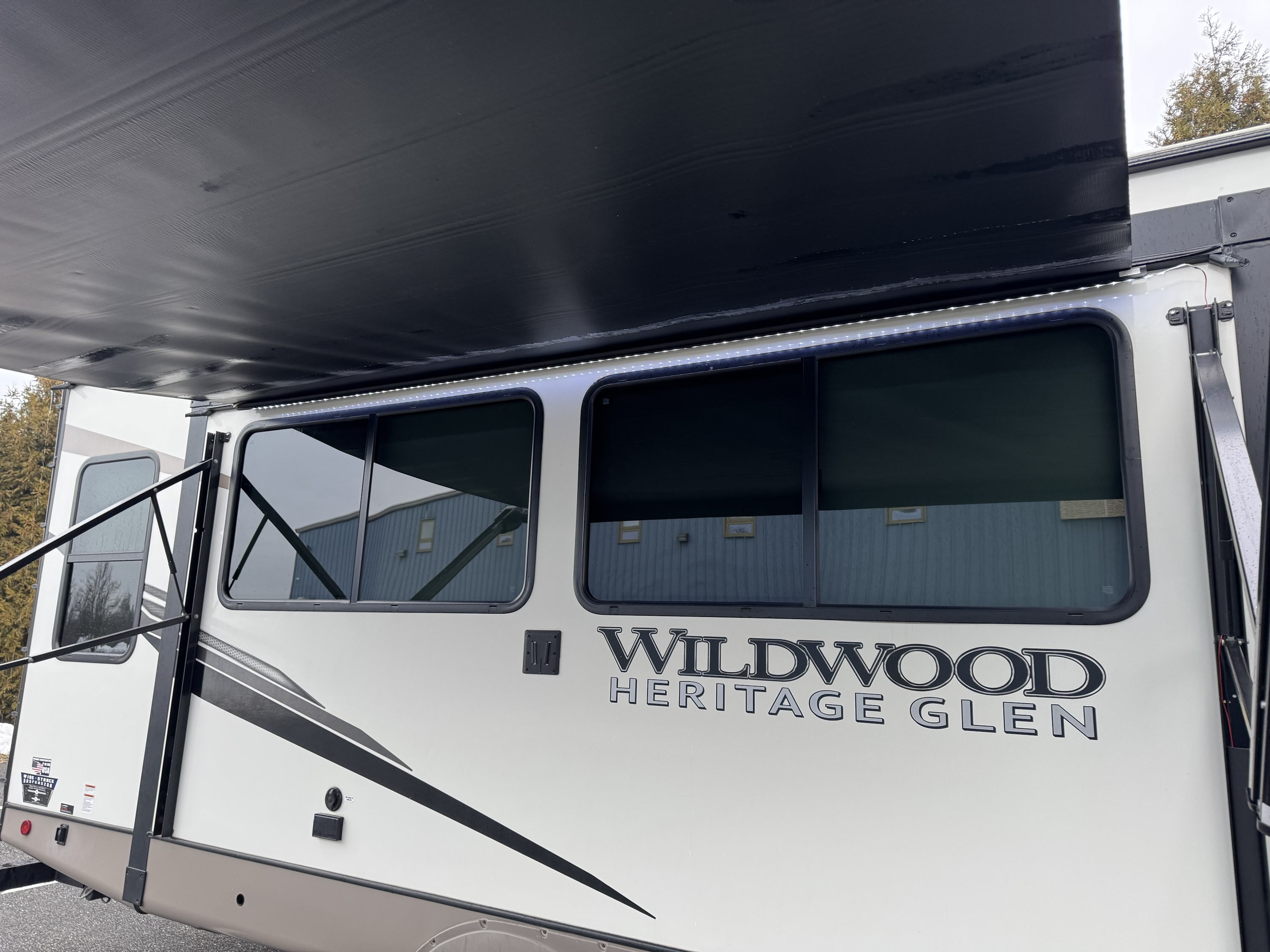 2022 Wildwood Heritage Glen Camper - Image 4