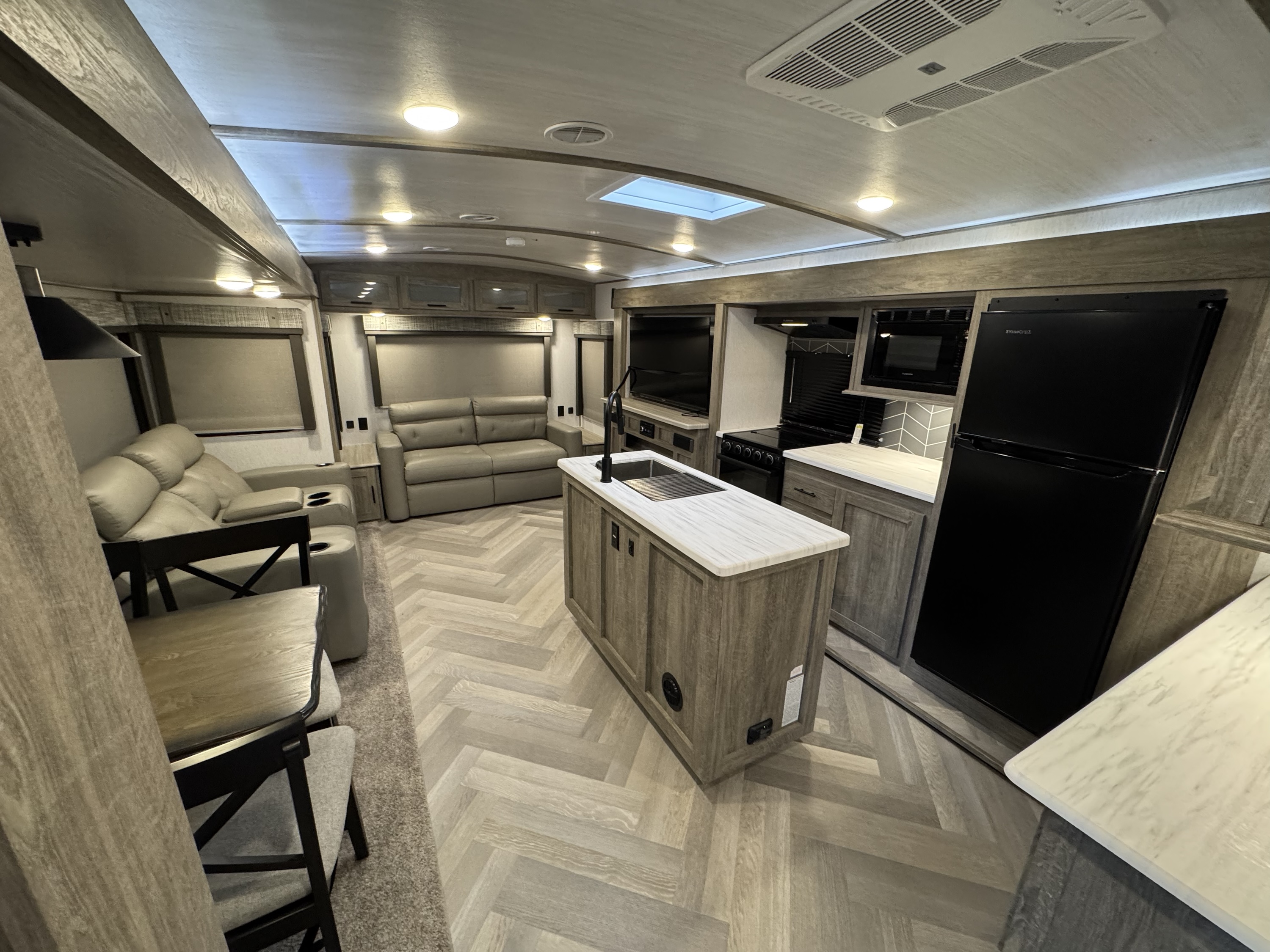 2022 Wildwood Heritage Glen Camper - Image 6