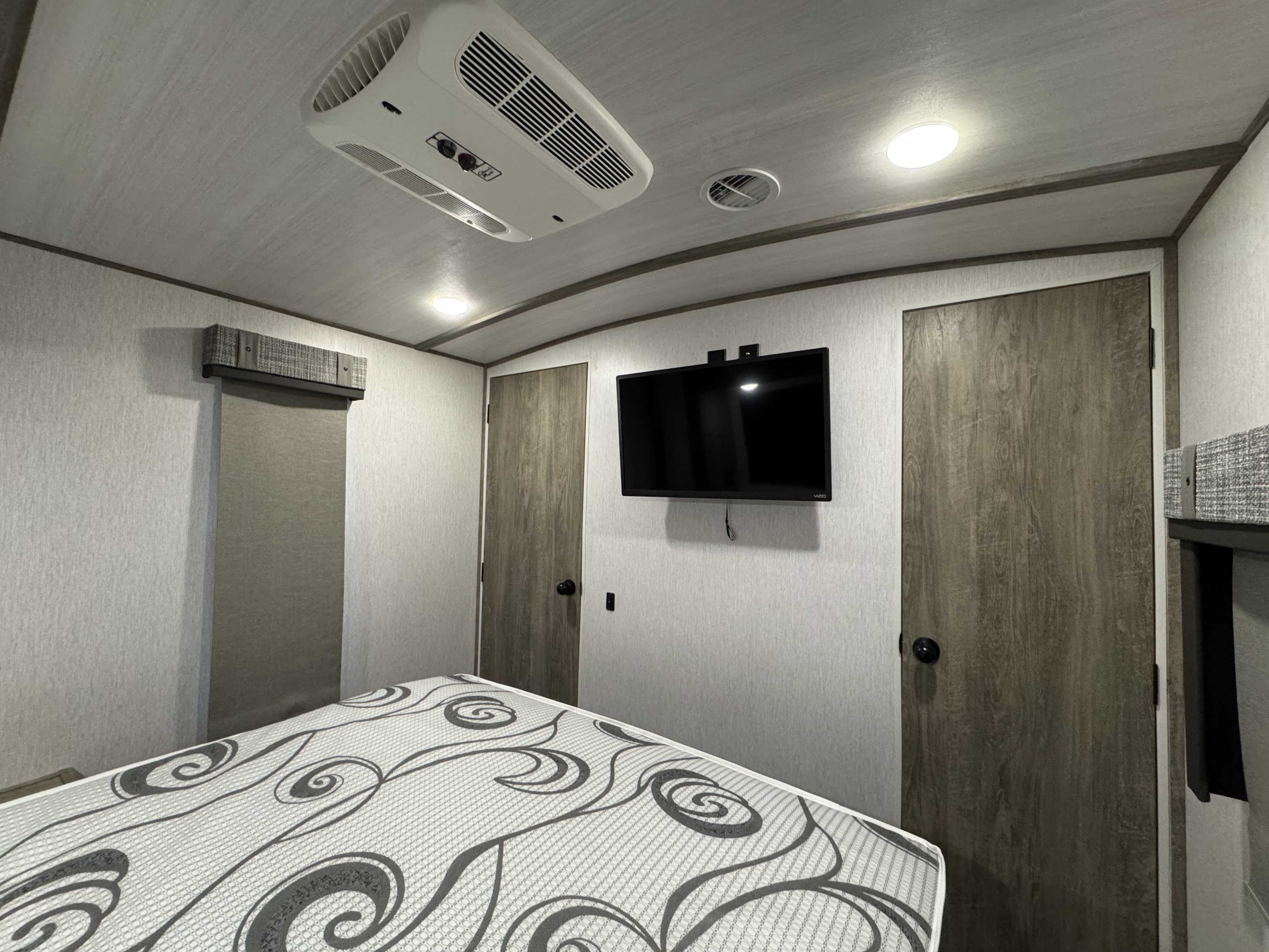2022 Wildwood Heritage Glen Camper - Image 19