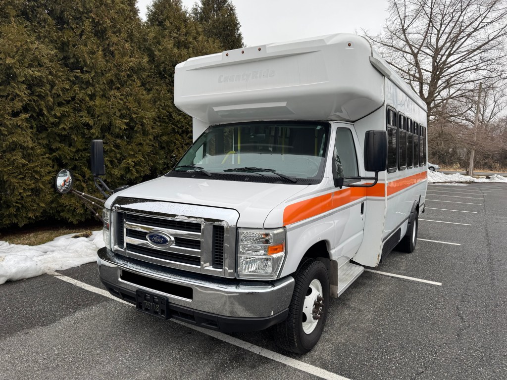 2016 Ford E450 Shuttle Bus