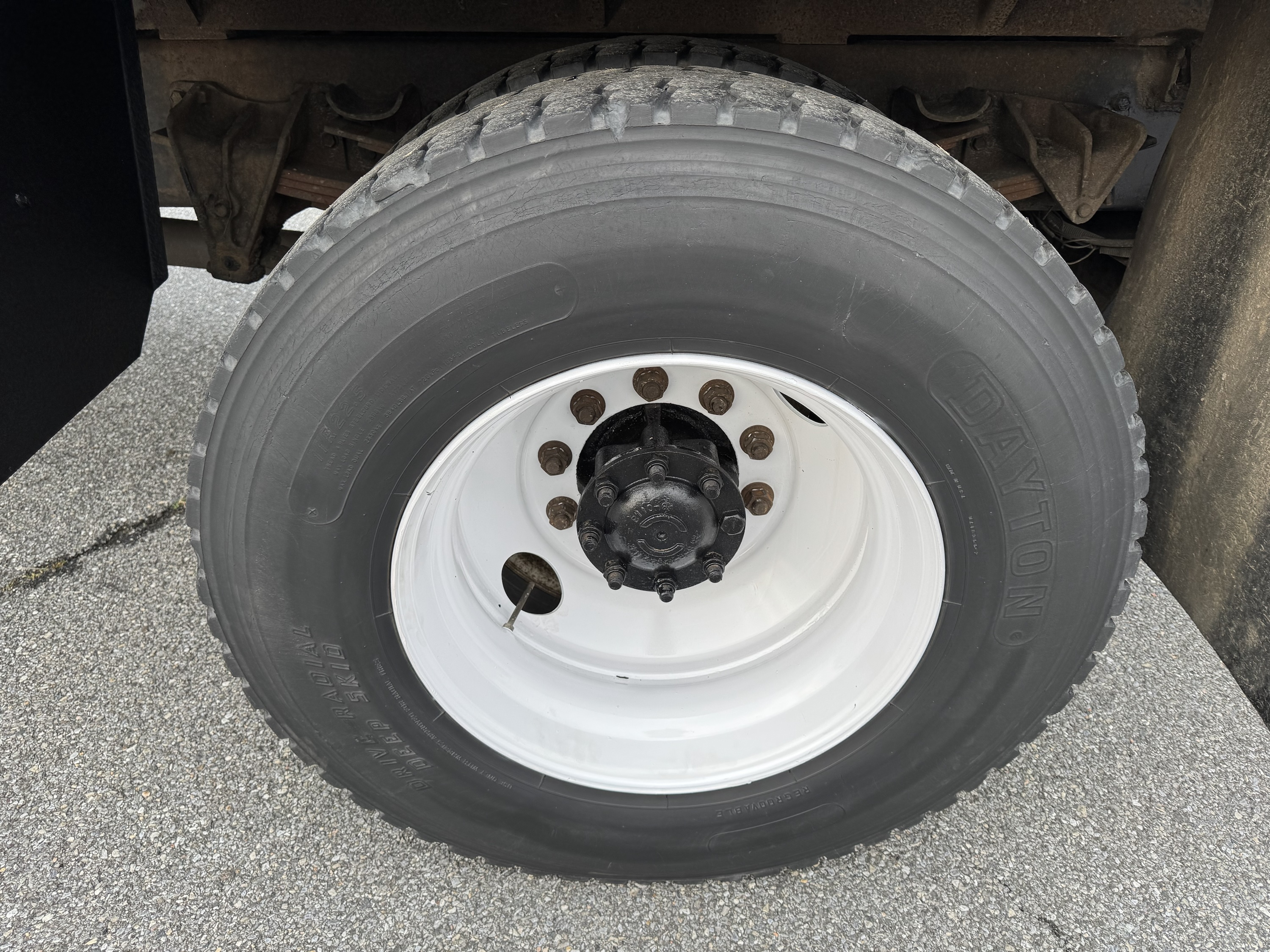 2000 International 4900 Dump Truck - Image 14