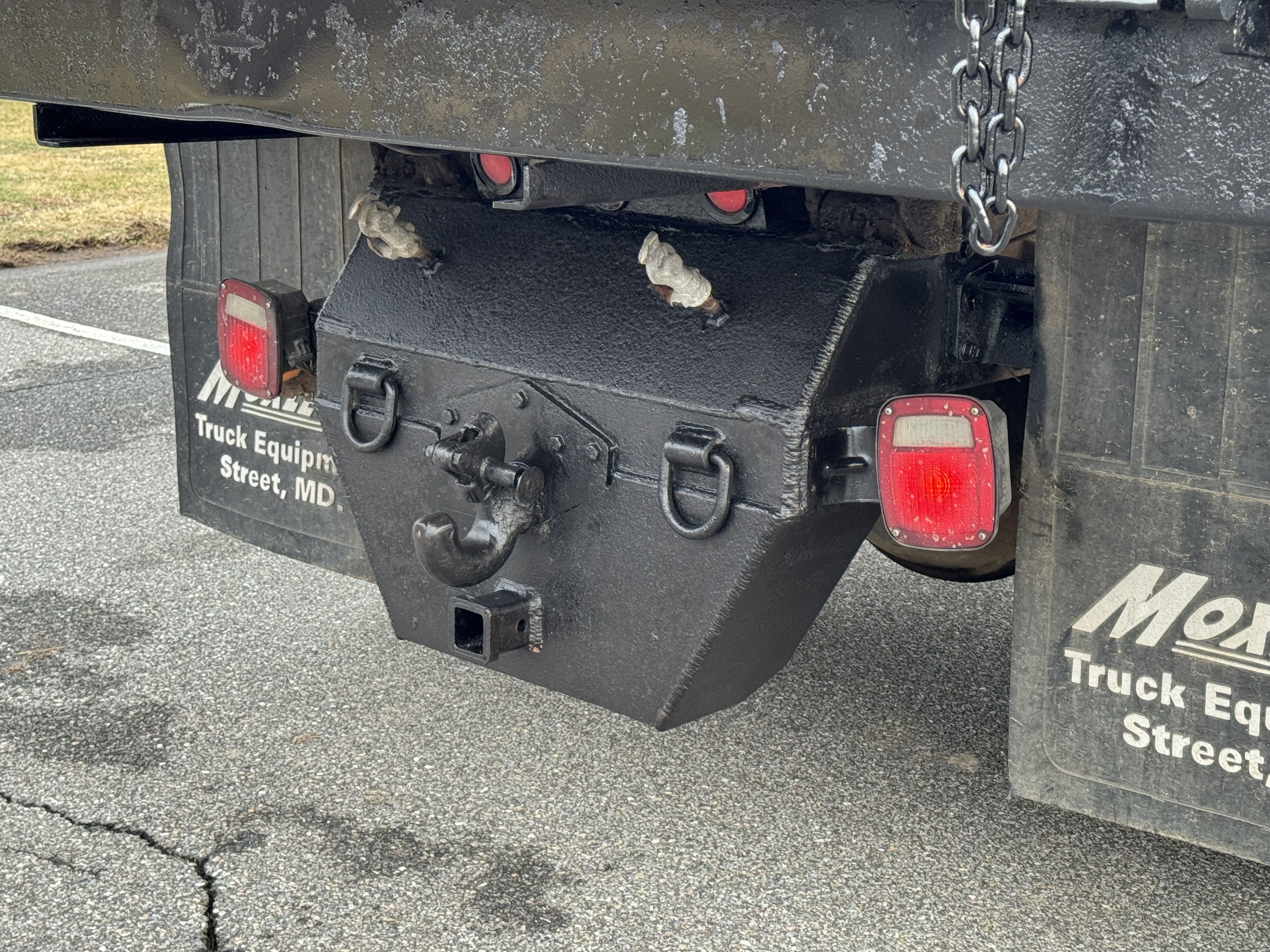 2000 International 4900 Dump Truck - Image 13