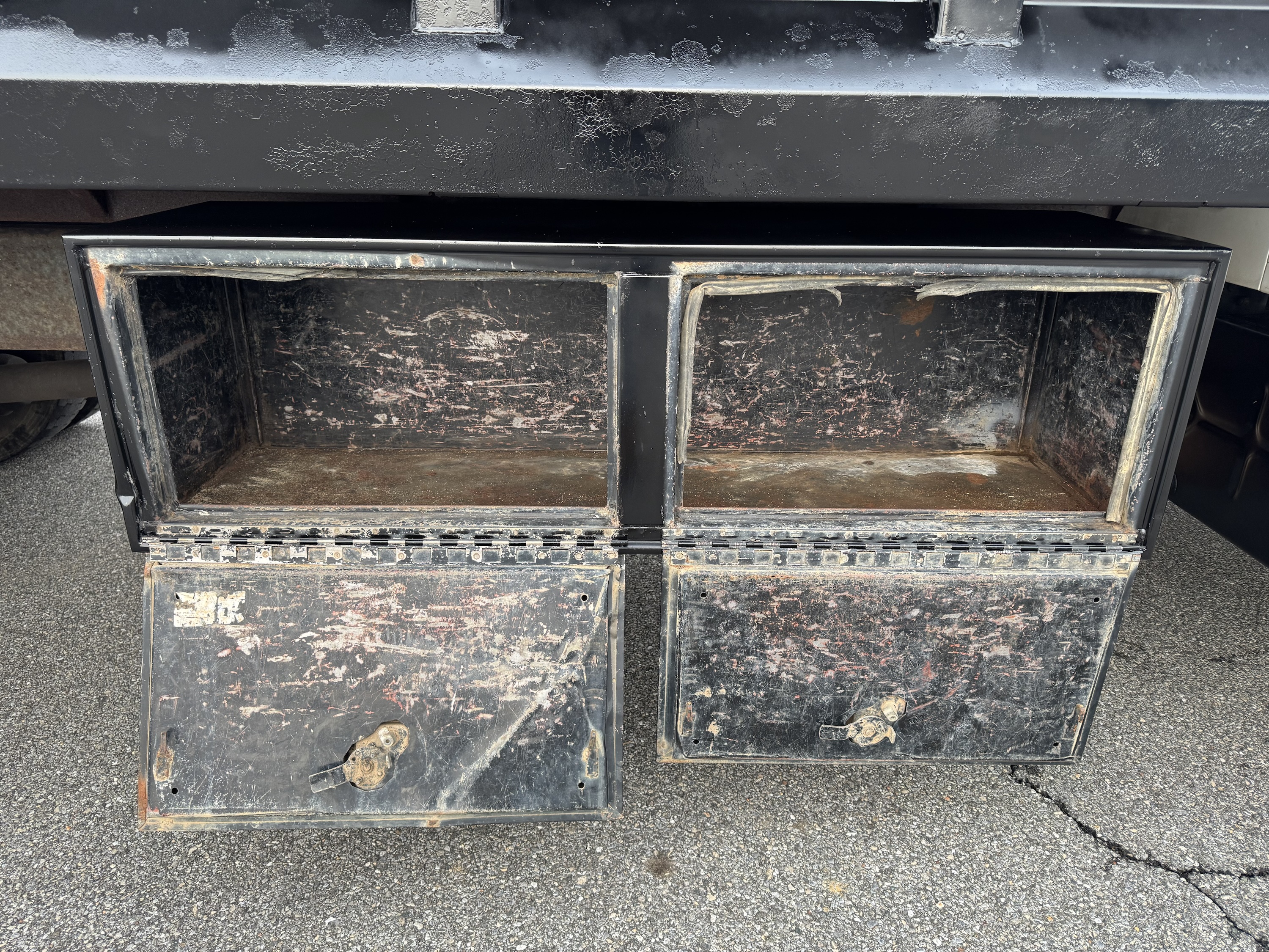 2000 International 4900 Dump Truck - Image 22