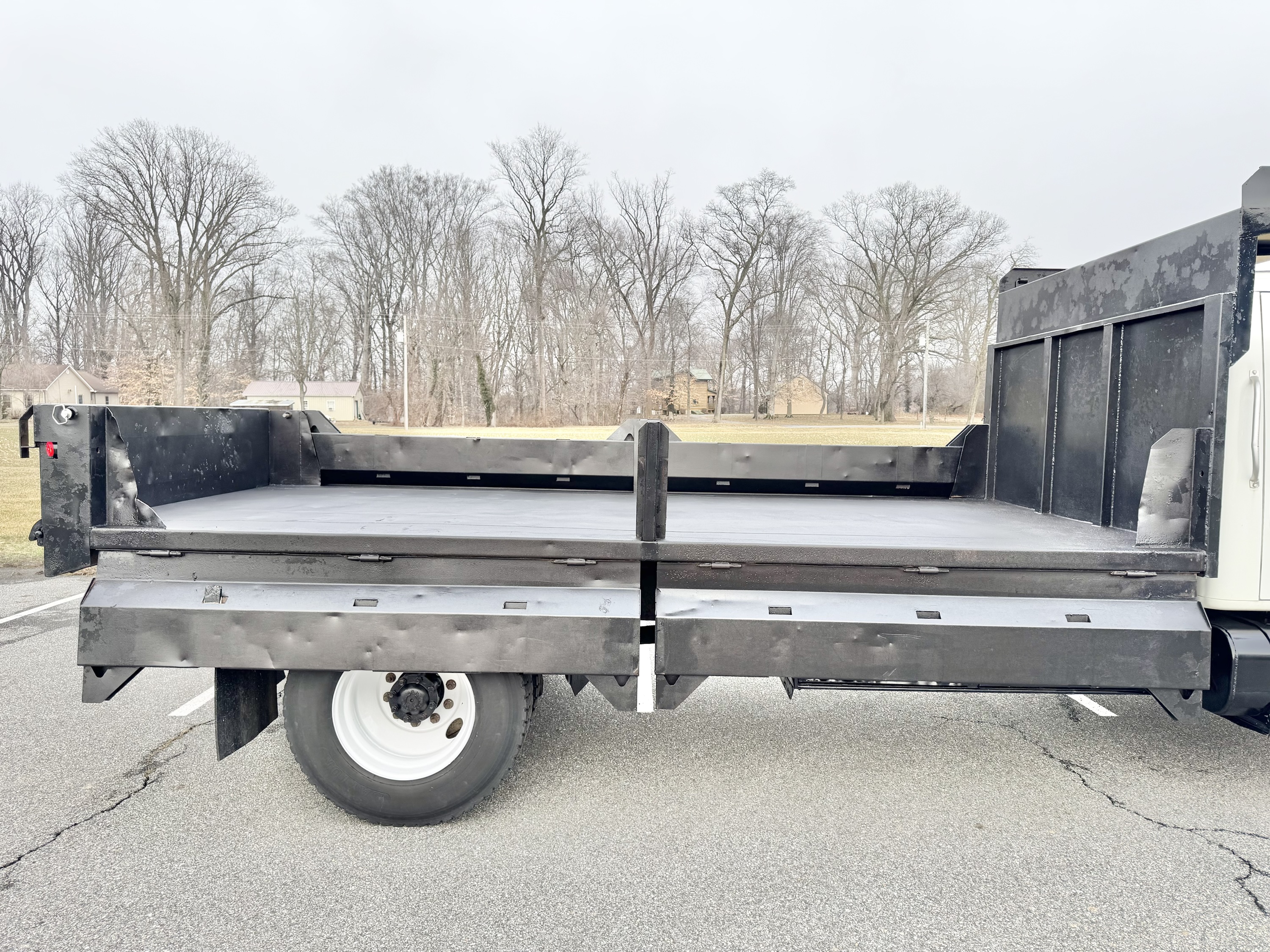 2000 International 4900 Dump Truck - Image 9