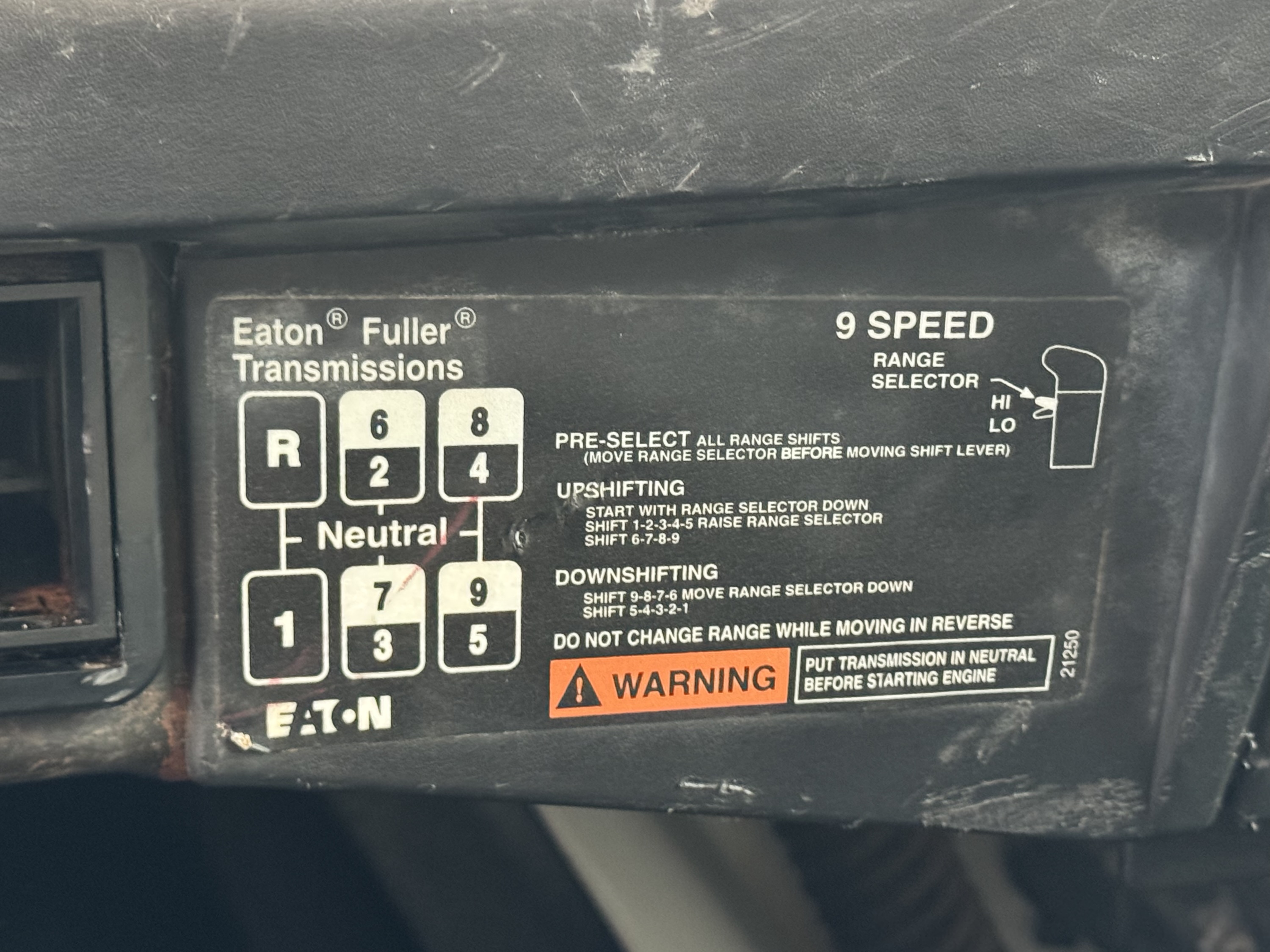 2000 International 4900 Dump Truck - Image 19