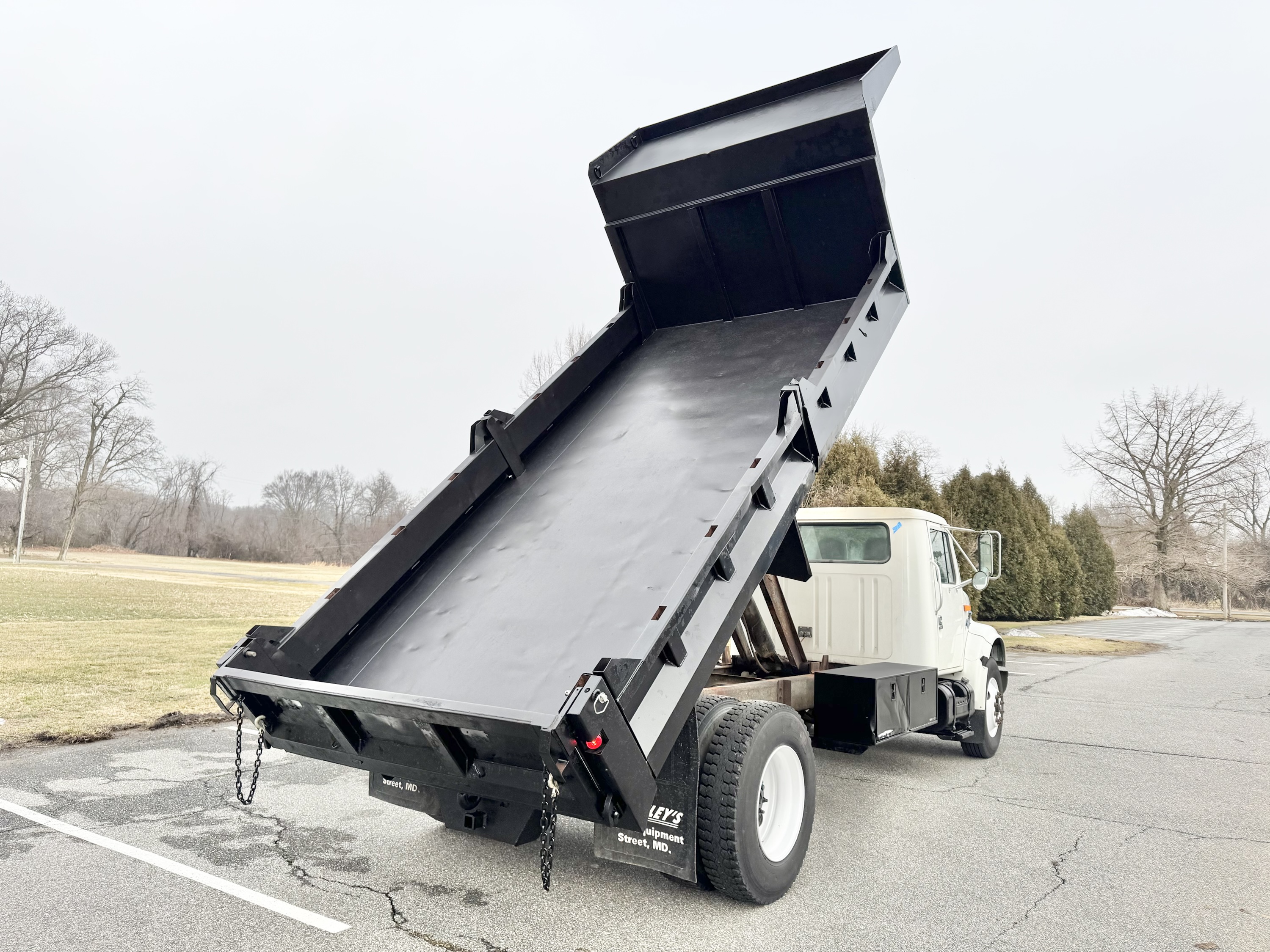2000 International 4900 Dump Truck - Image 6