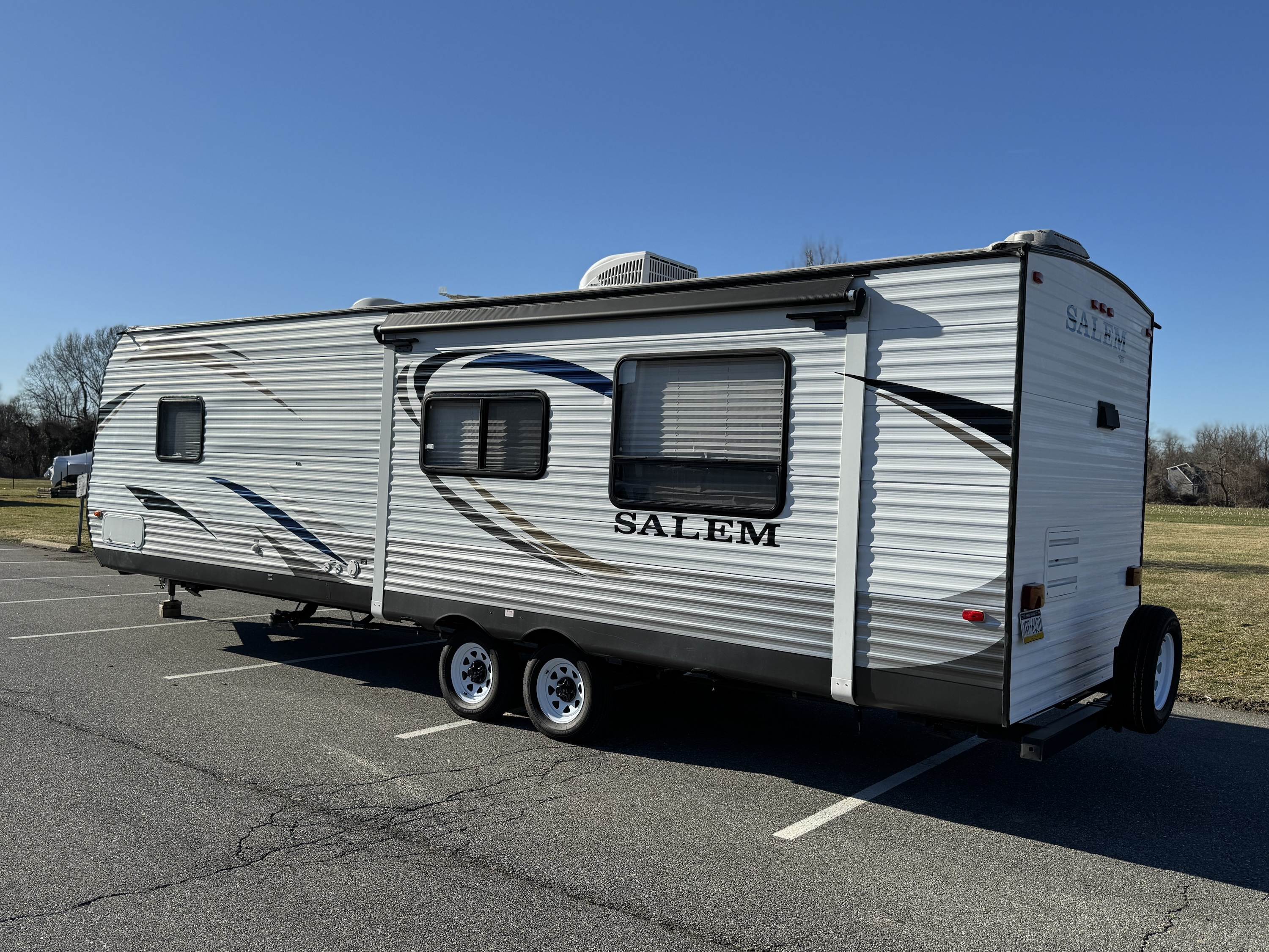 2015 Salem by Forest River Couples Camper - Image 3
