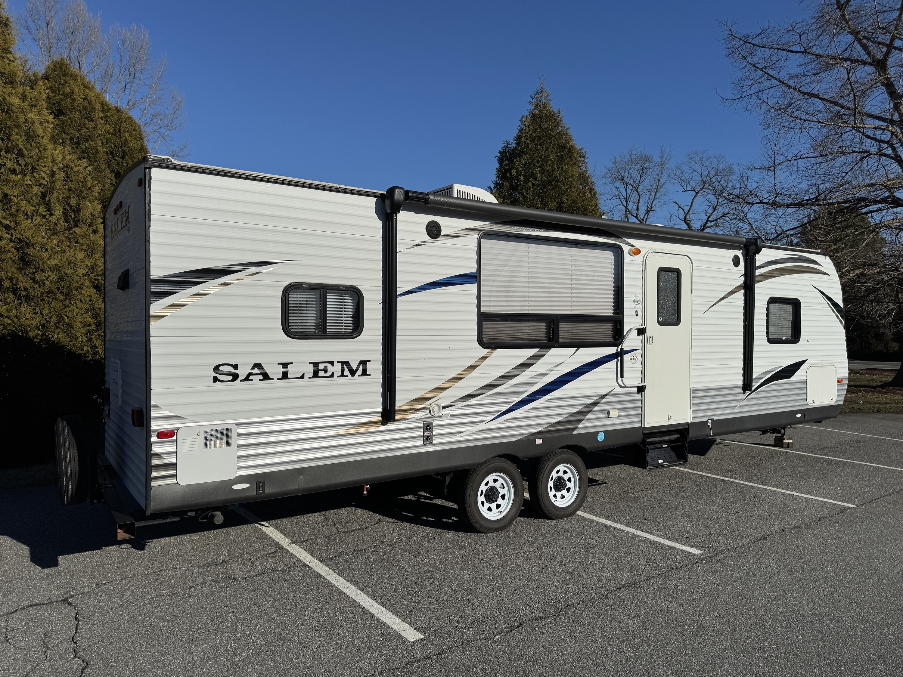2015 Salem by Forest River Couples Camper - Image 5