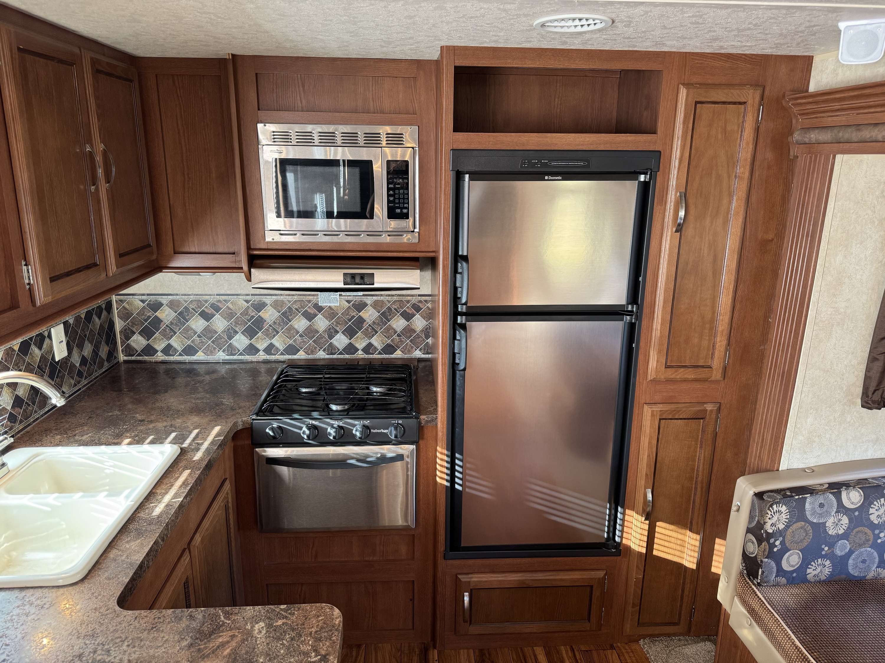 2015 Salem by Forest River Couples Camper - Image 11