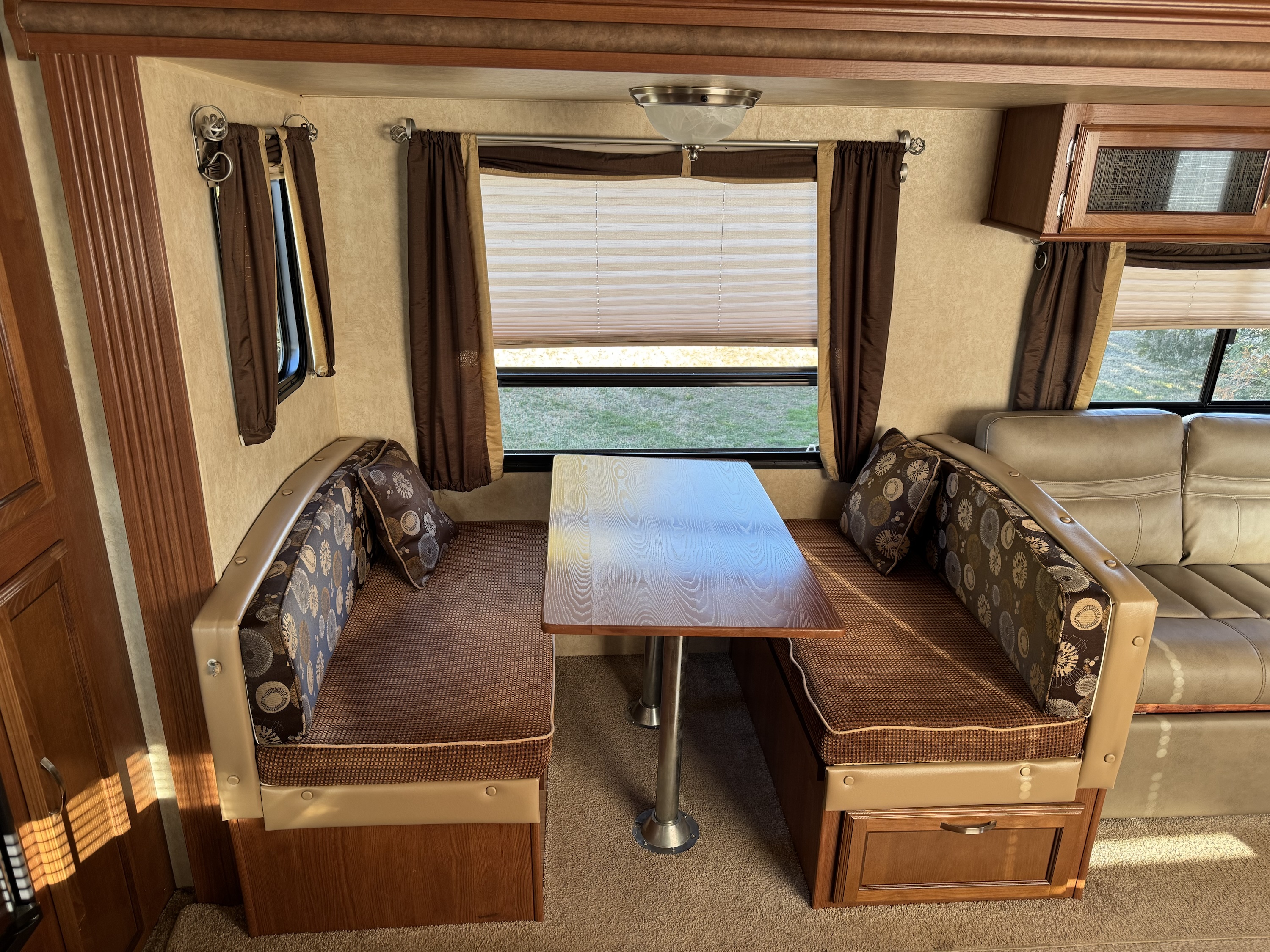 2015 Salem by Forest River Couples Camper - Image 13