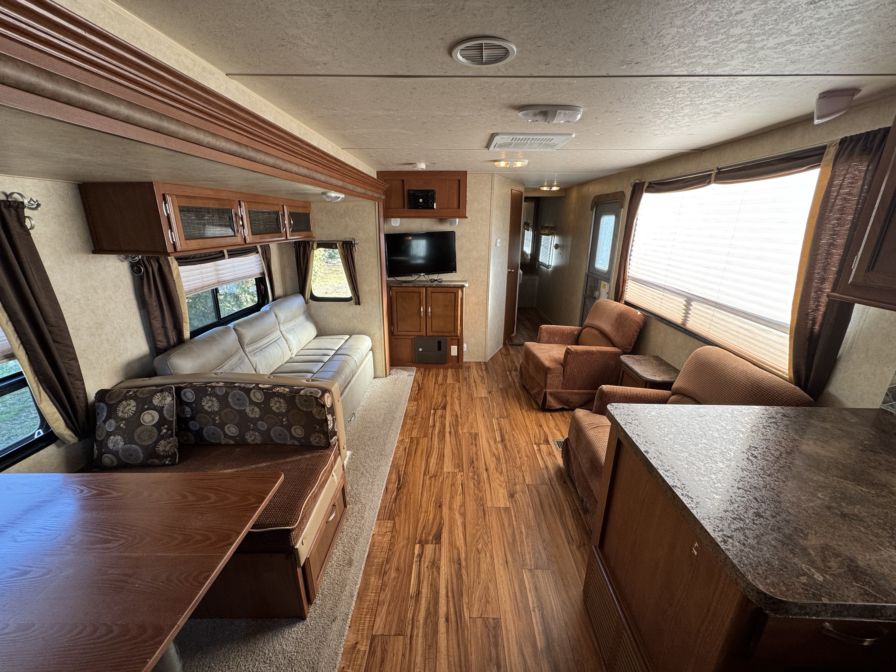2015 Salem by Forest River Couples Camper - Image 14