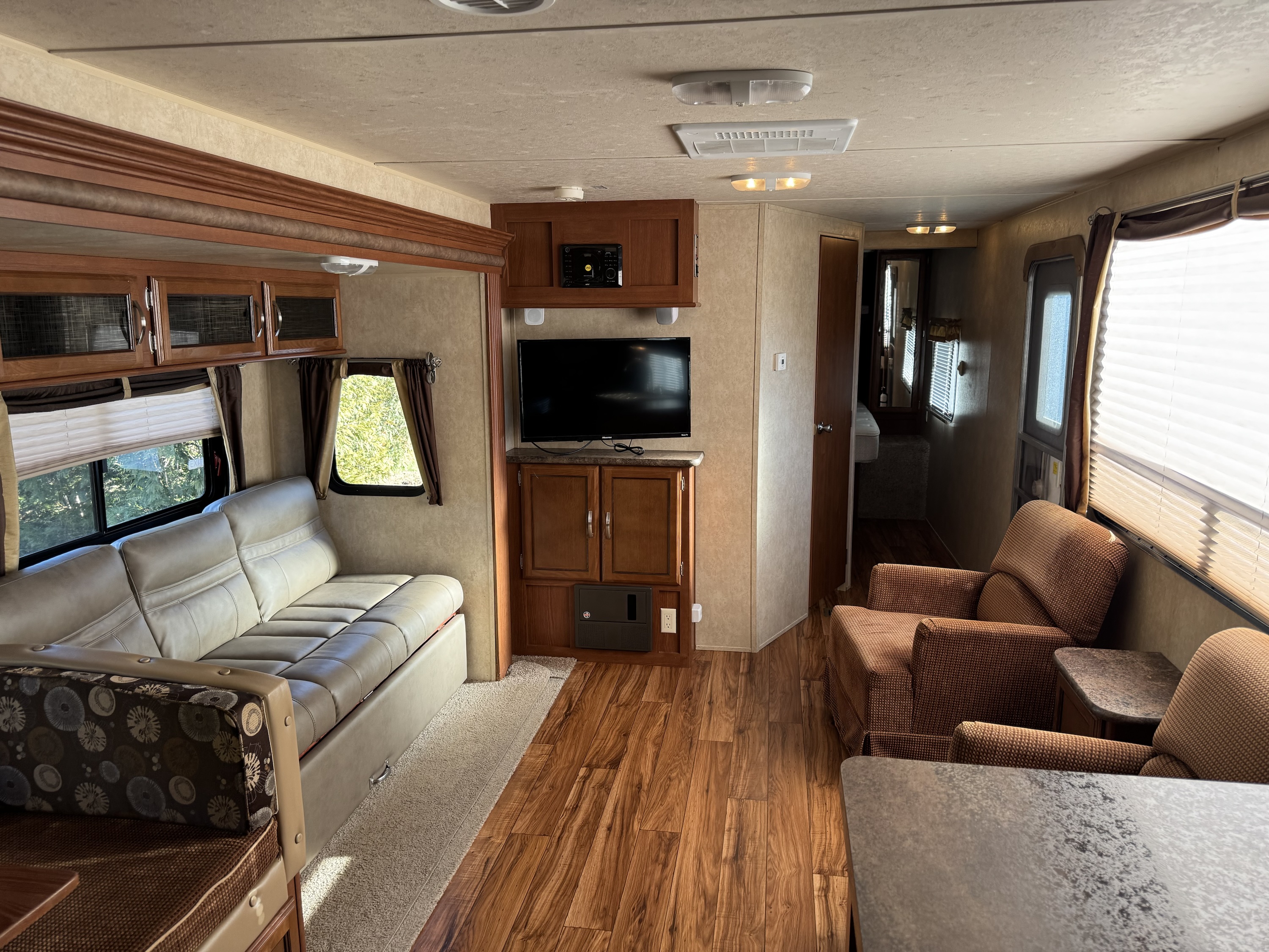 2015 Salem by Forest River Couples Camper - Image 17