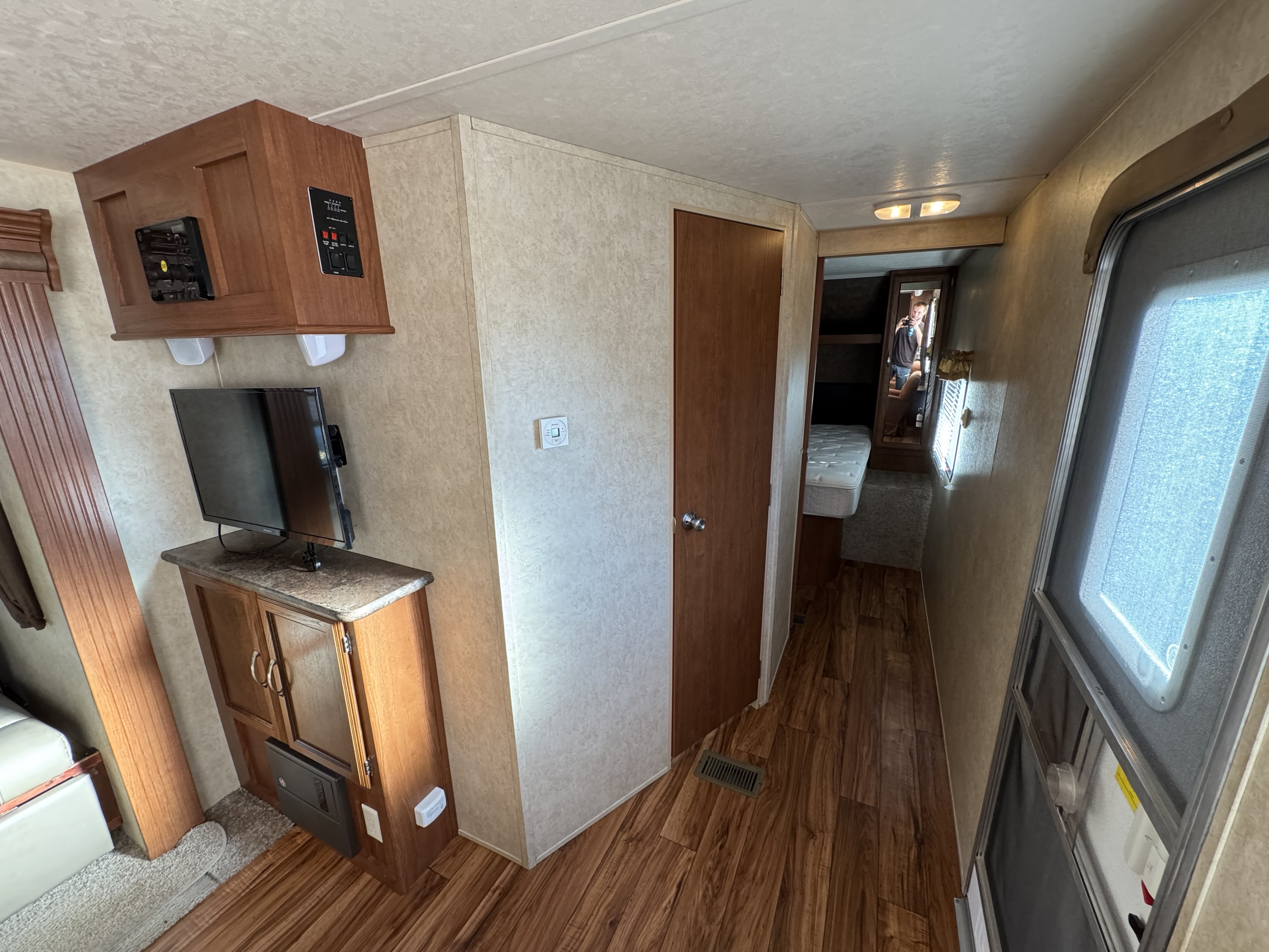 2015 Salem by Forest River Couples Camper - Image 23