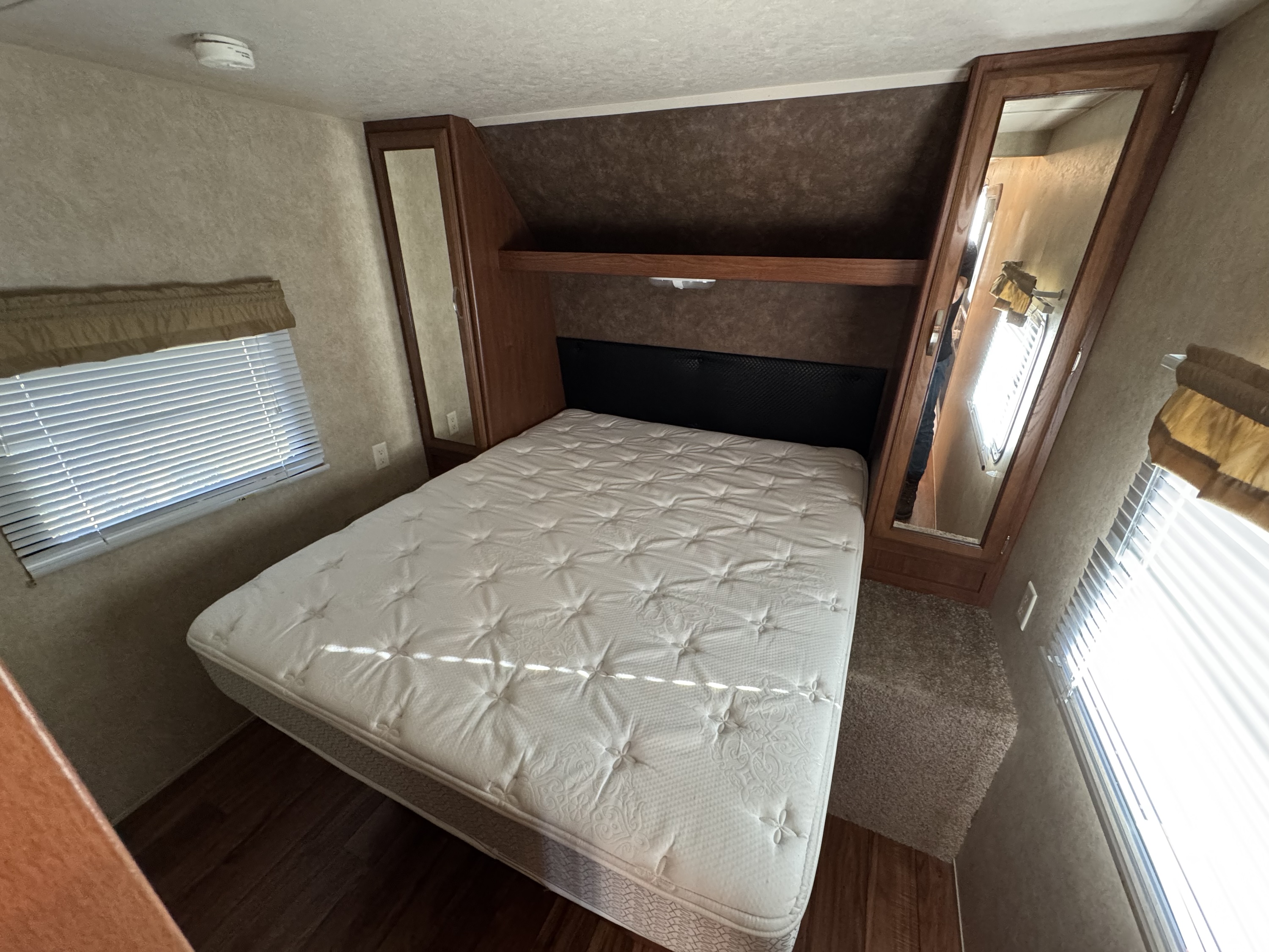 2015 Salem by Forest River Couples Camper - Image 20