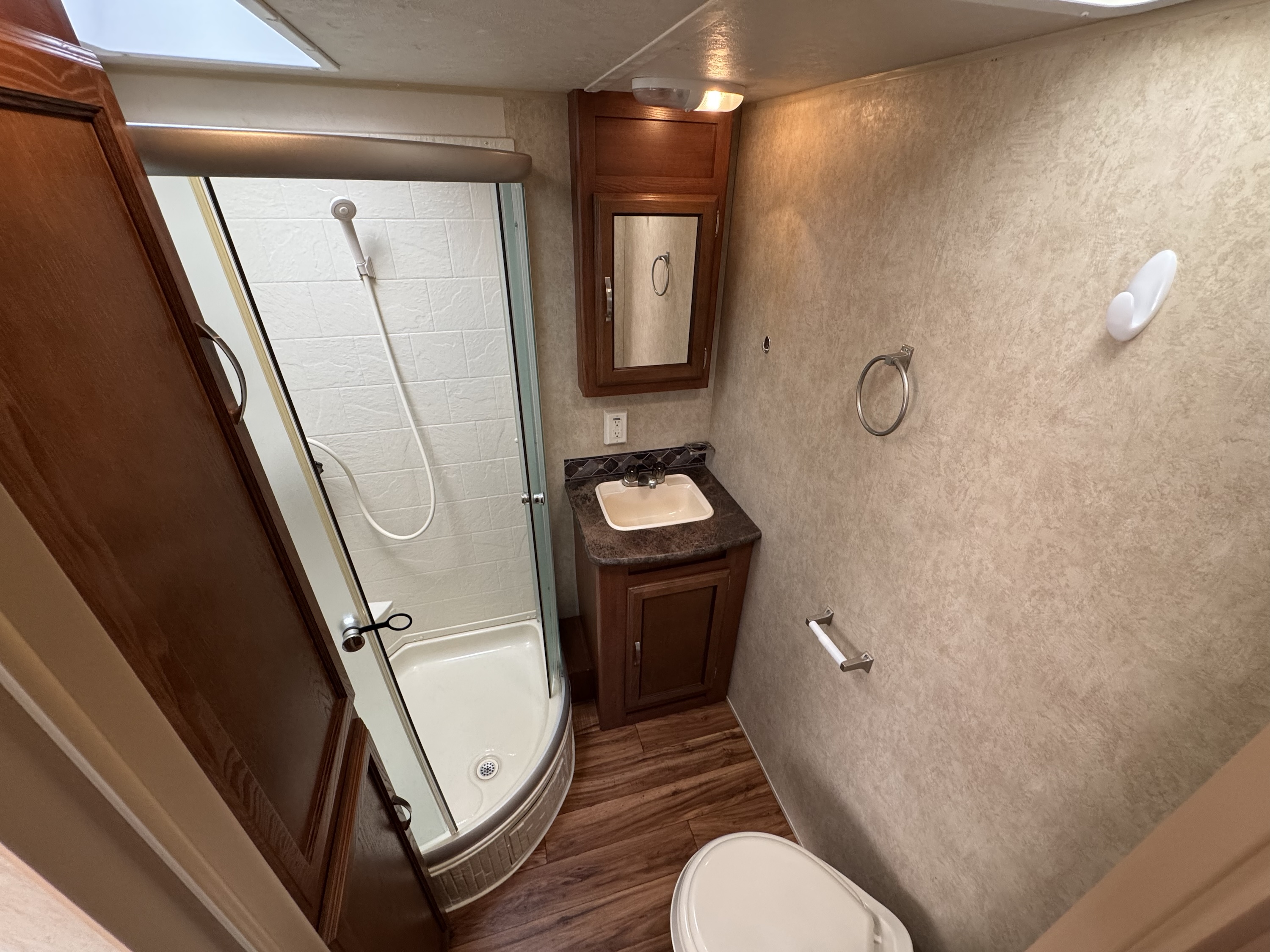 2015 Salem by Forest River Couples Camper - Image 22