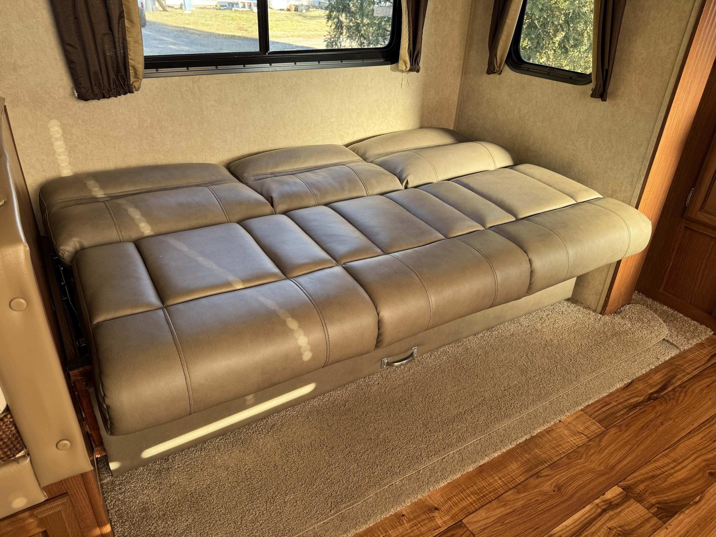 2015 Salem by Forest River Couples Camper - Image 16