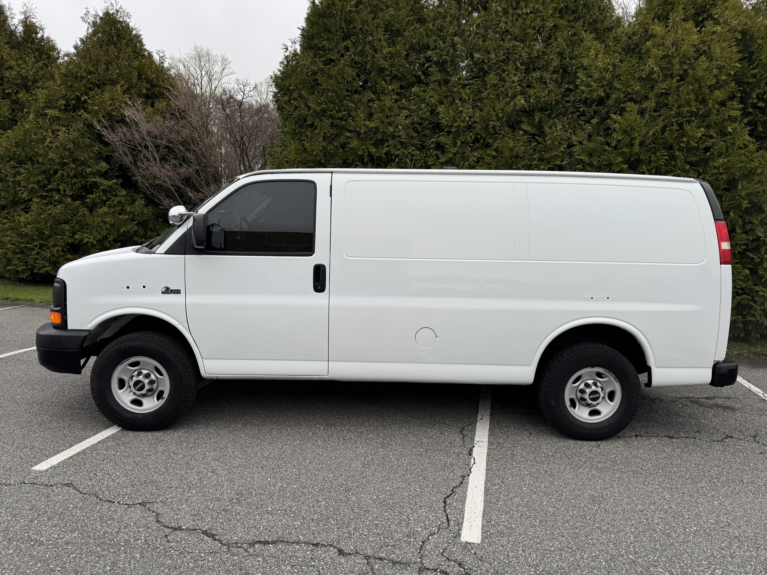 4x4 Prisoner Transport Van GMC Savana 2500 - Image 9
