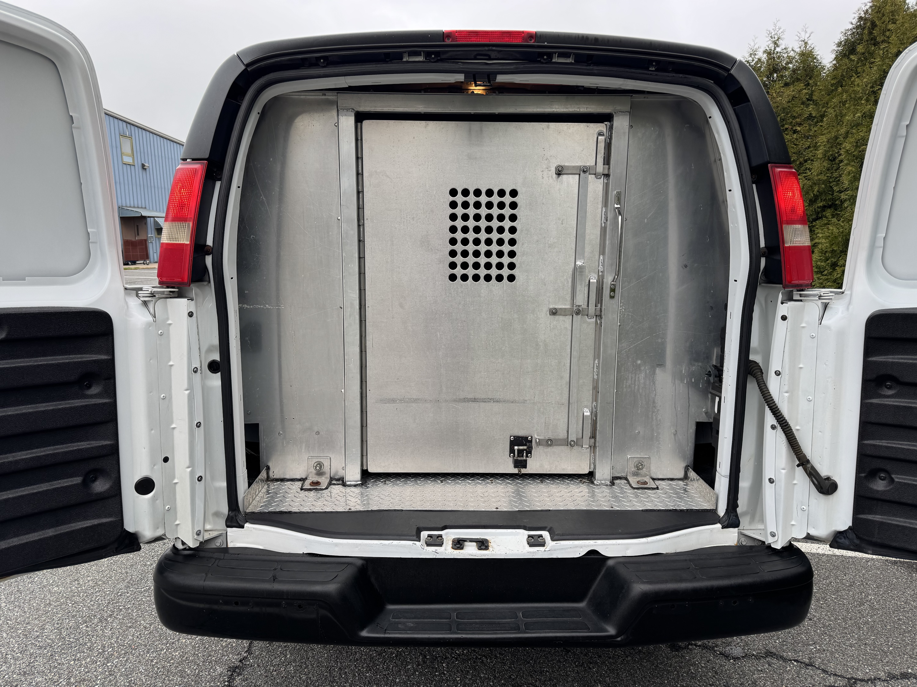 4x4 Prisoner Transport Van GMC Savana 2500 - Image 12