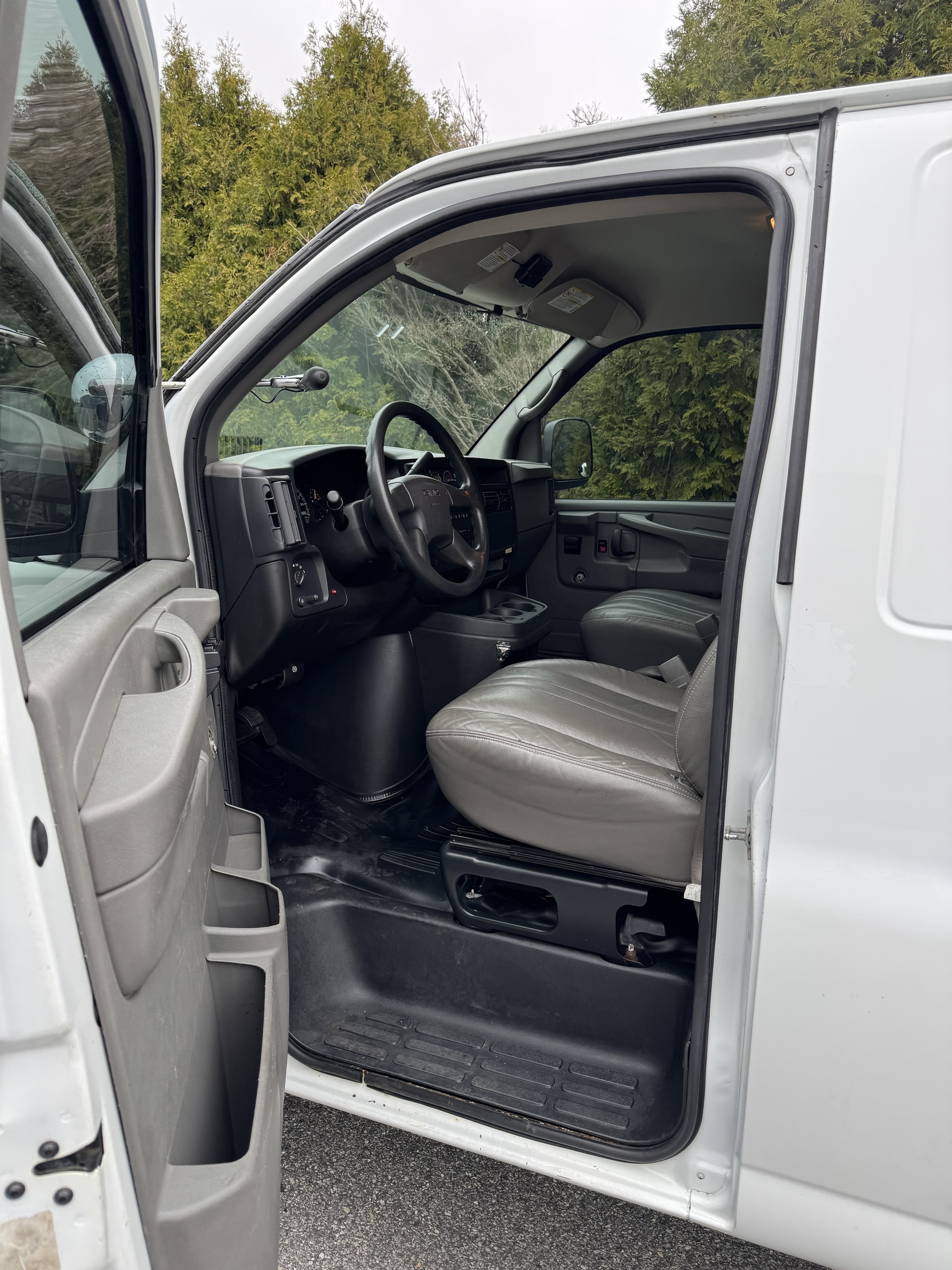 4x4 Prisoner Transport Van GMC Savana 2500 - Image 17
