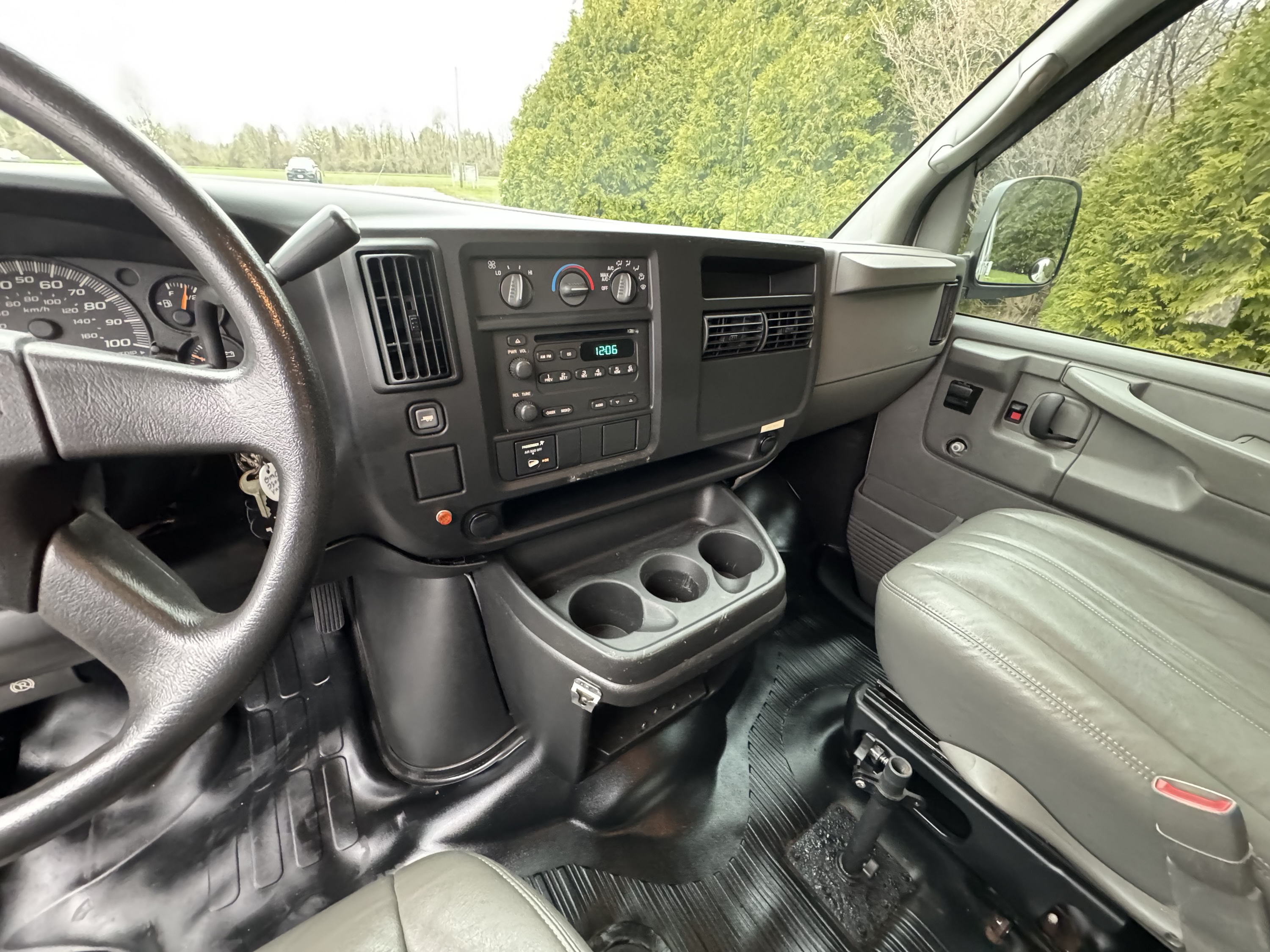4x4 Prisoner Transport Van GMC Savana 2500 - Image 19