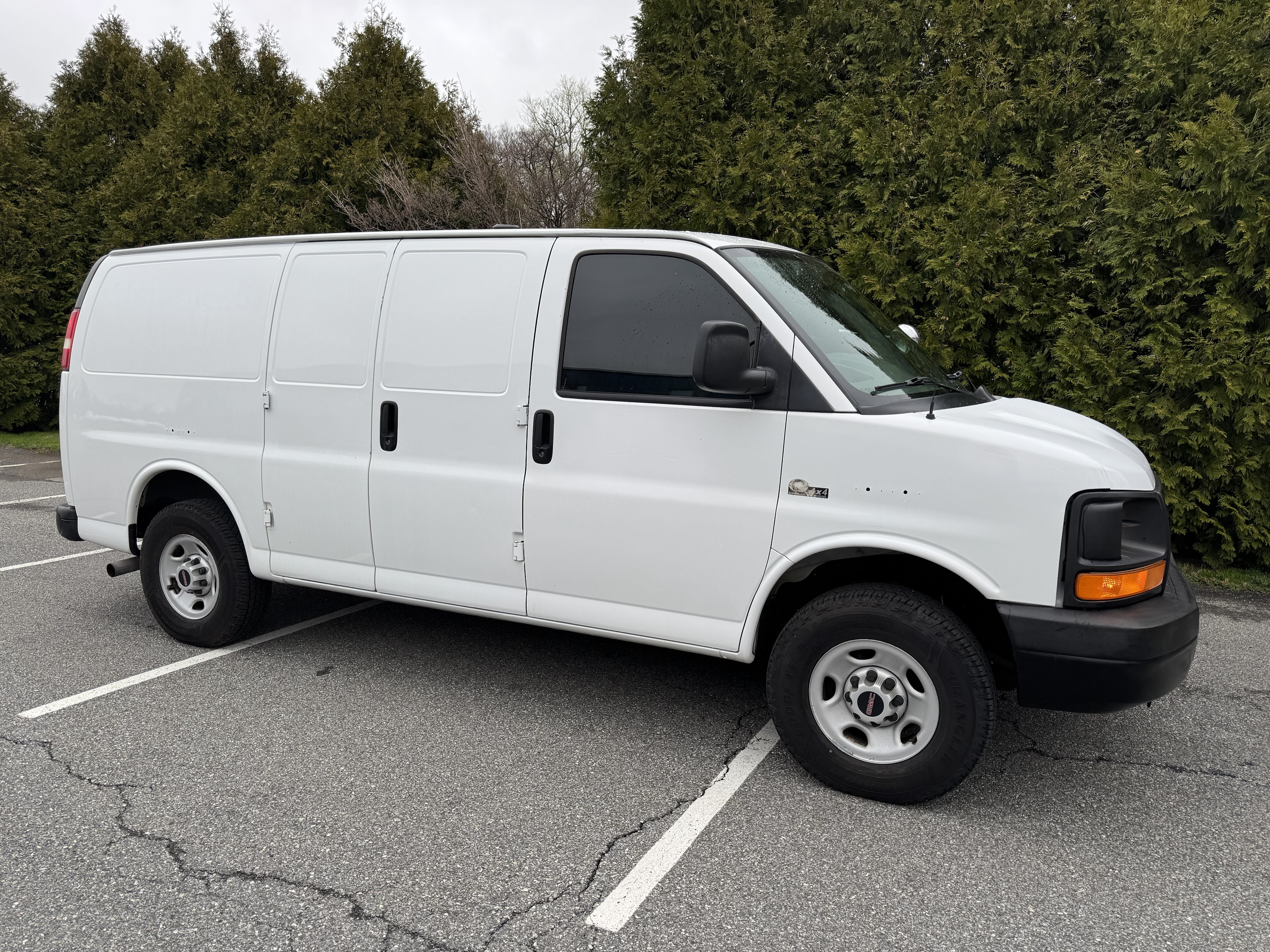 4x4 Prisoner Transport Van GMC Savana 2500 - Image 2