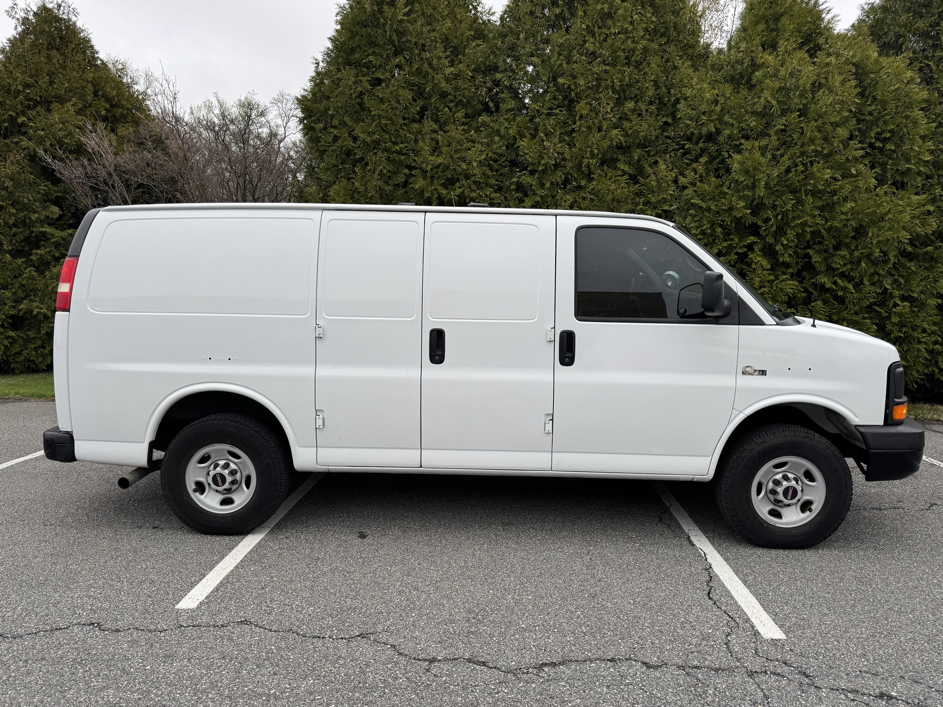 4x4 Prisoner Transport Van GMC Savana 2500 - Image 3