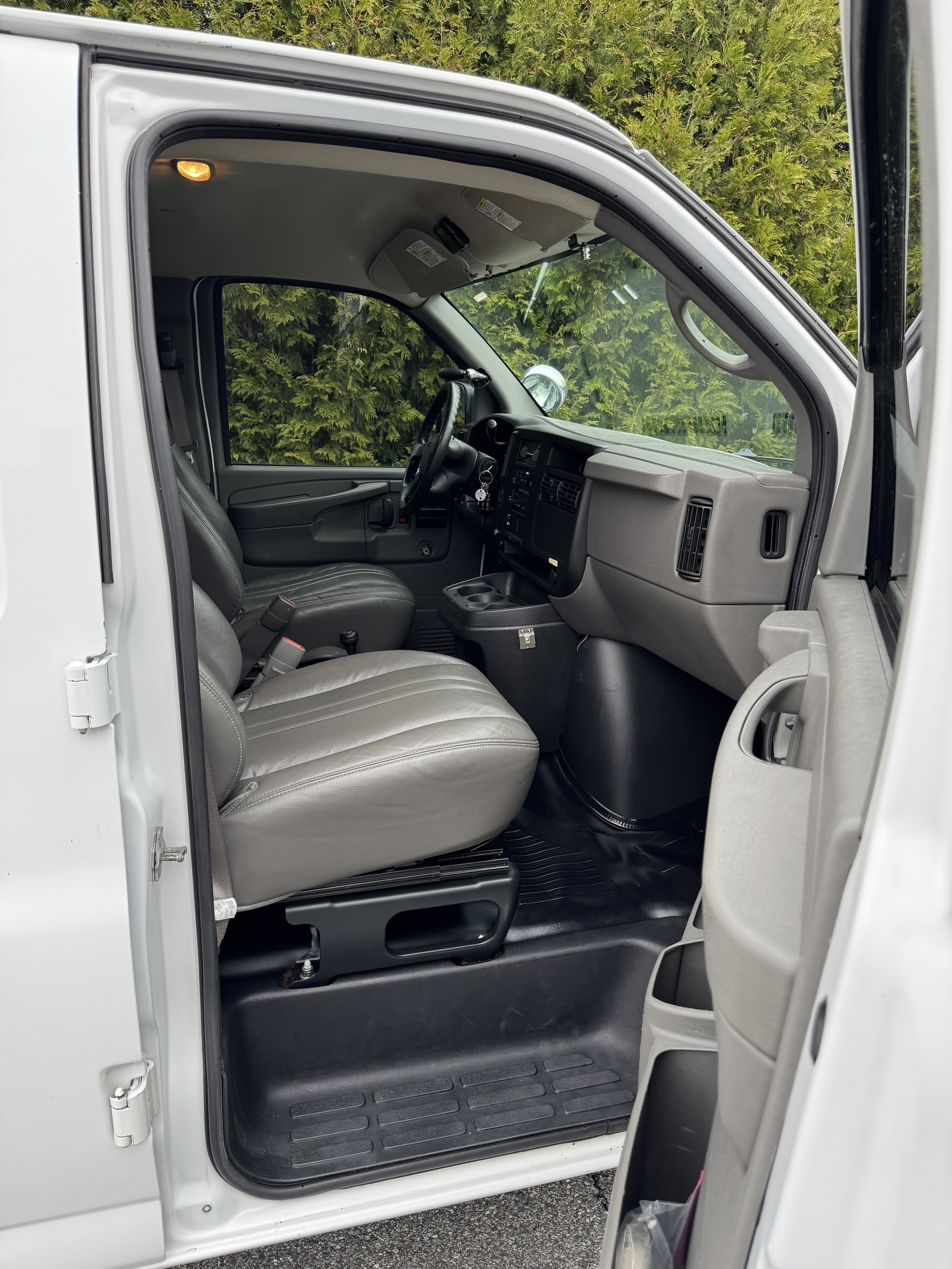4x4 Prisoner Transport Van GMC Savana 2500 - Image 22