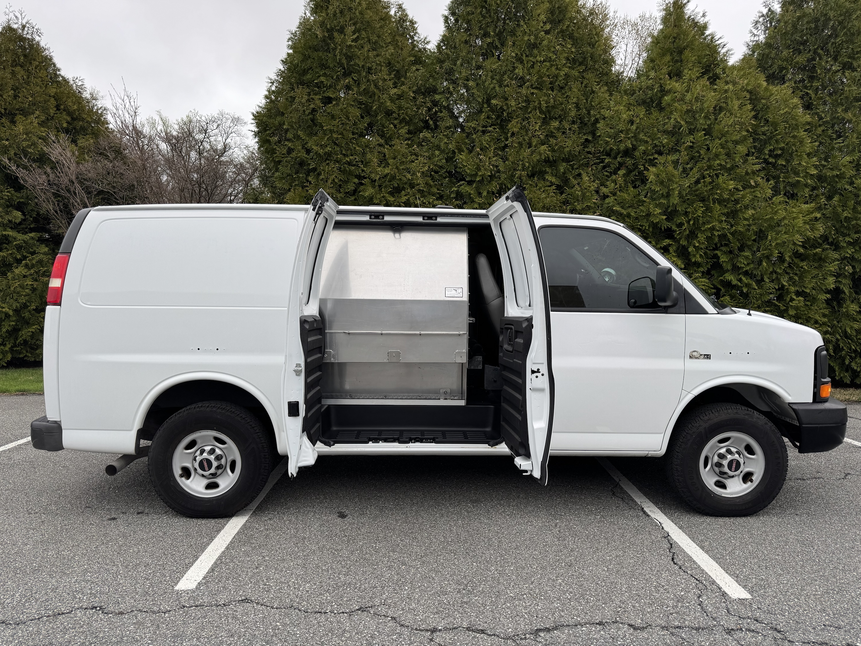 4x4 Prisoner Transport Van GMC Savana 2500 - Image 4