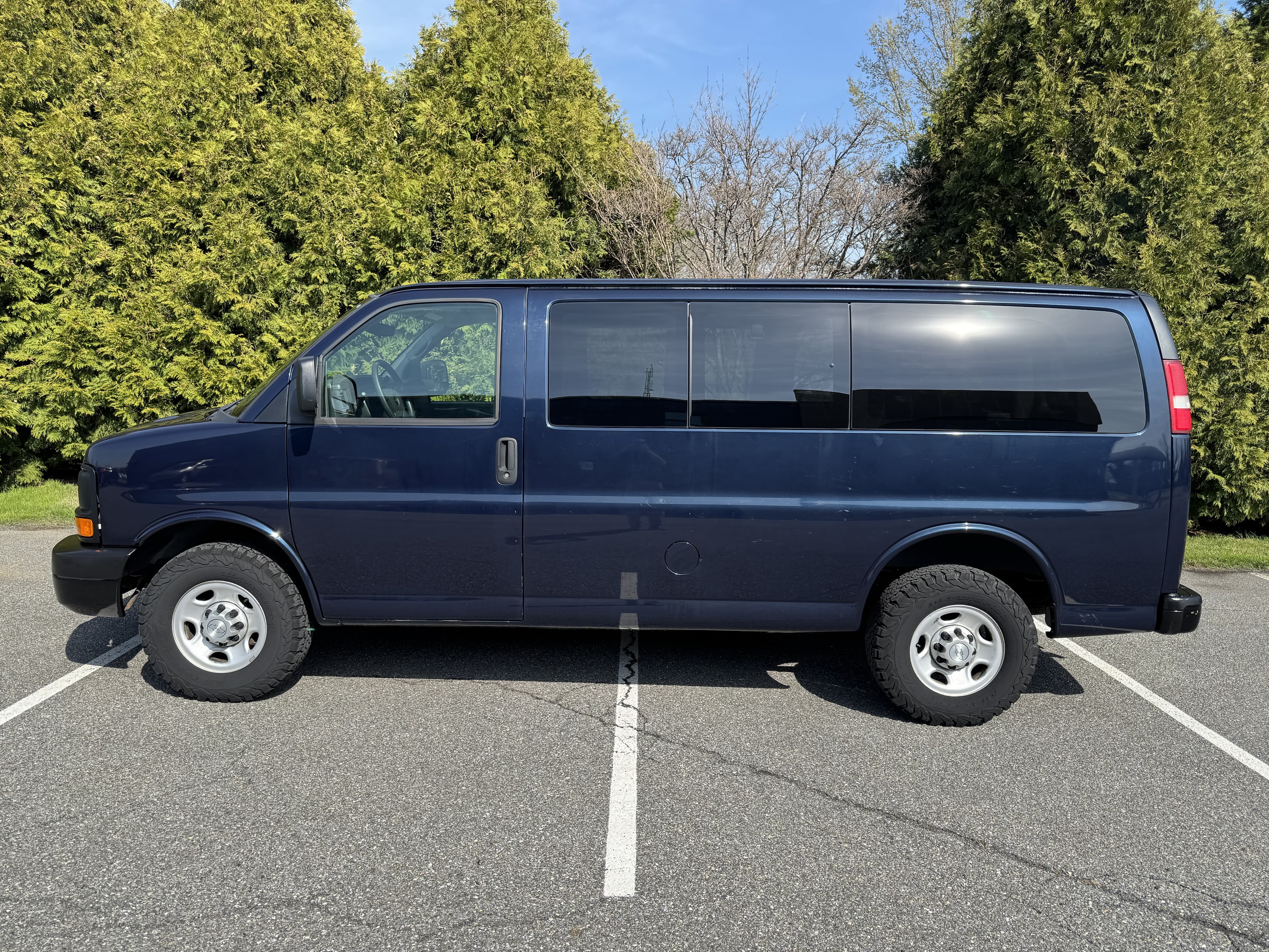 2015 Chevy Express 2500 Passenger - Image 10