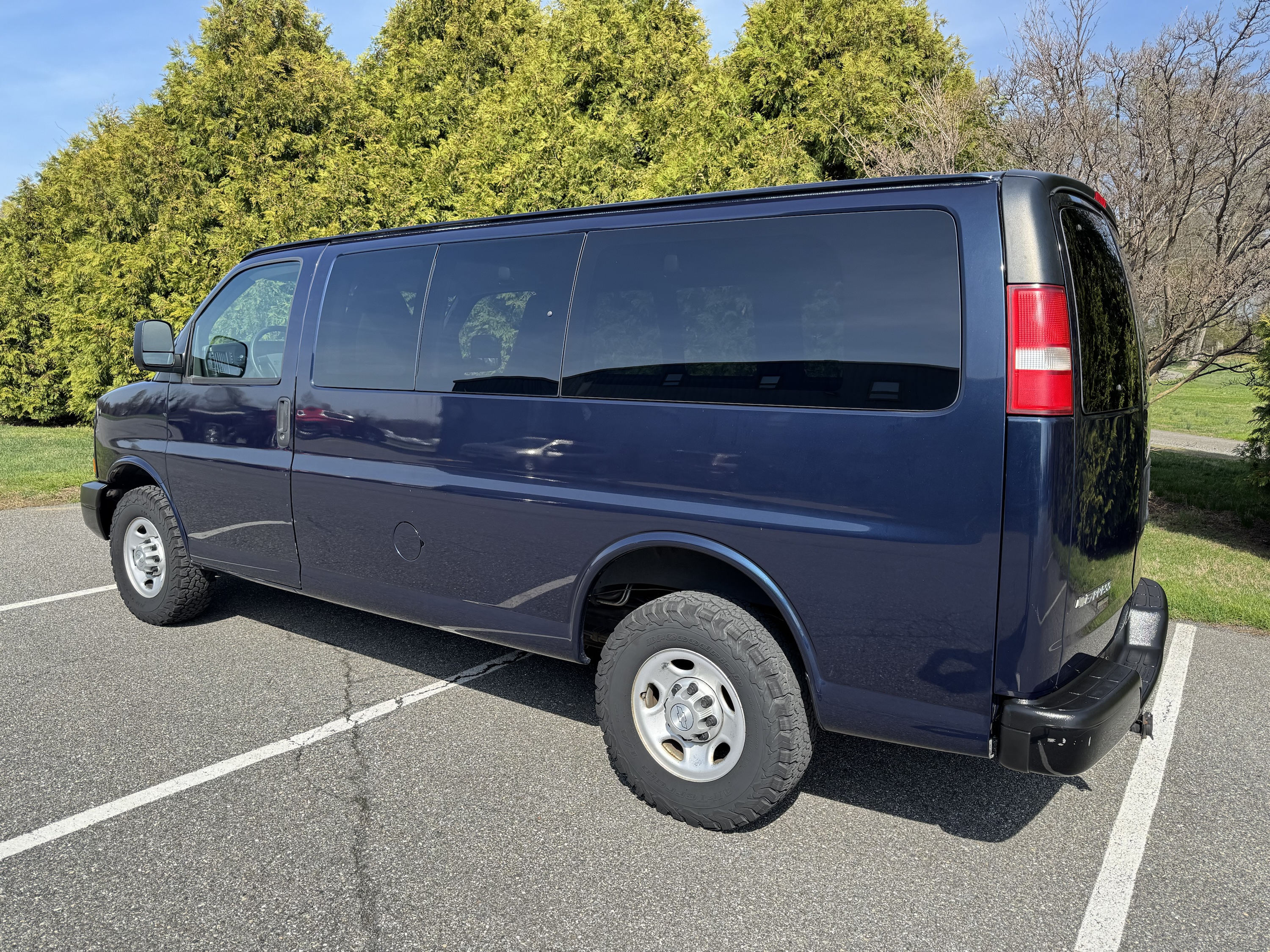 2015 Chevy Express 2500 Passenger - Image 11