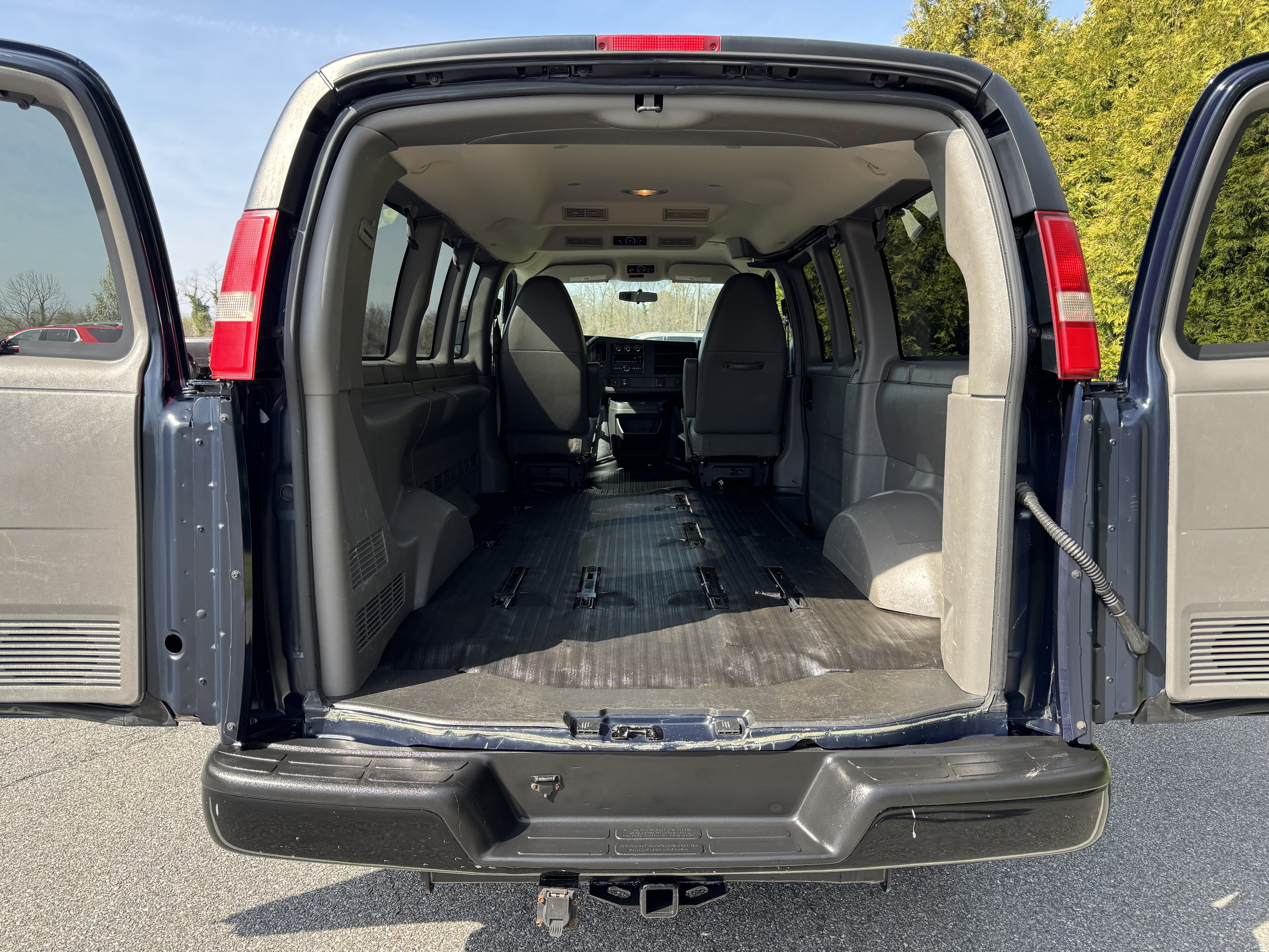 2015 Chevy Express 2500 Passenger - Image 13