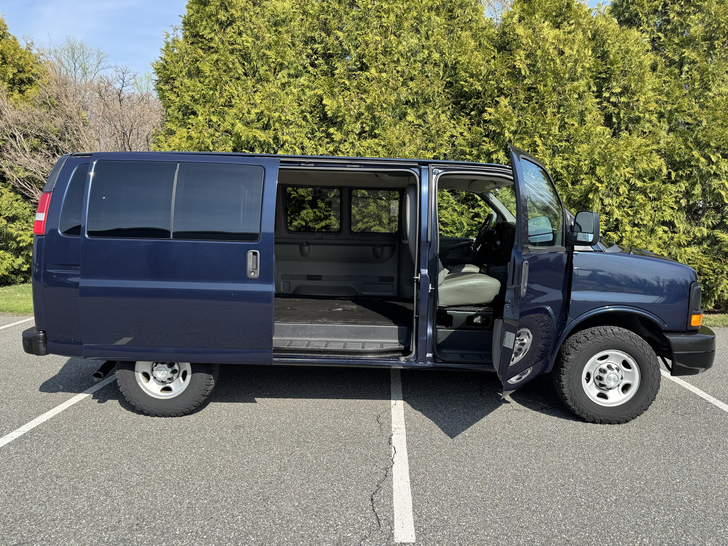 2015 Chevy Express 2500 Passenger - Image 5