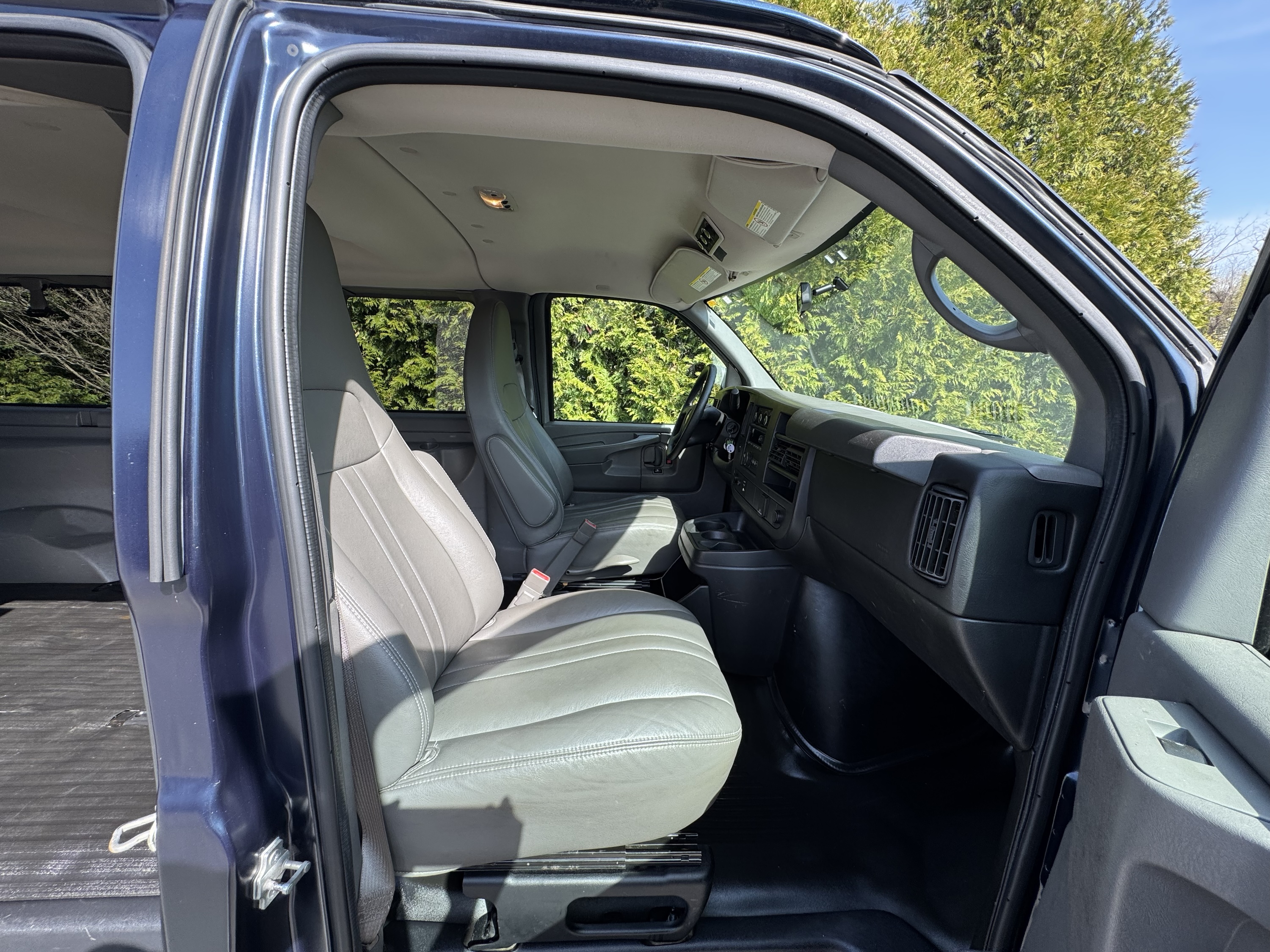2015 Chevy Express 2500 Passenger - Image 8