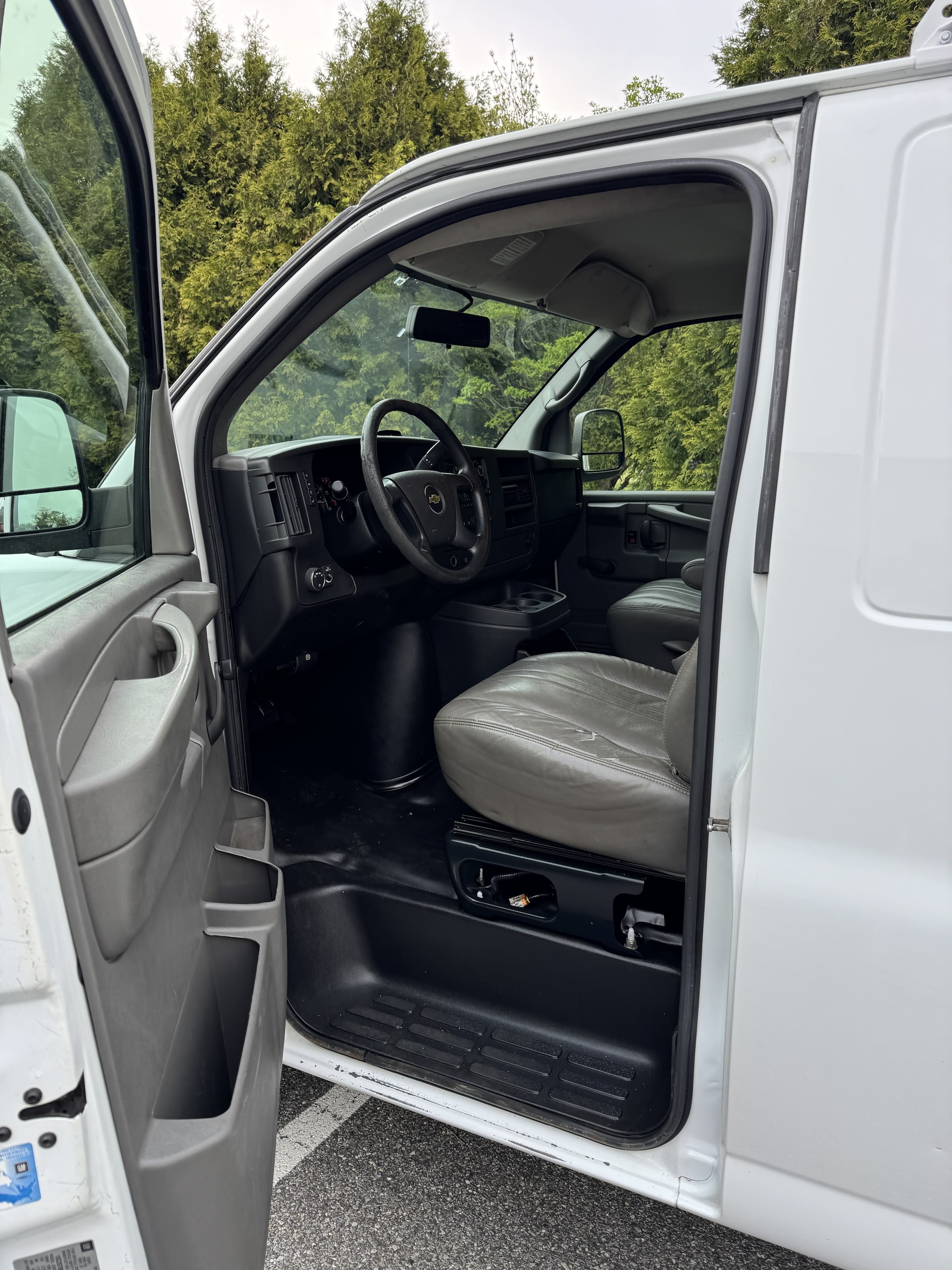 2013 Chevy 2500 Work Van - Image 11