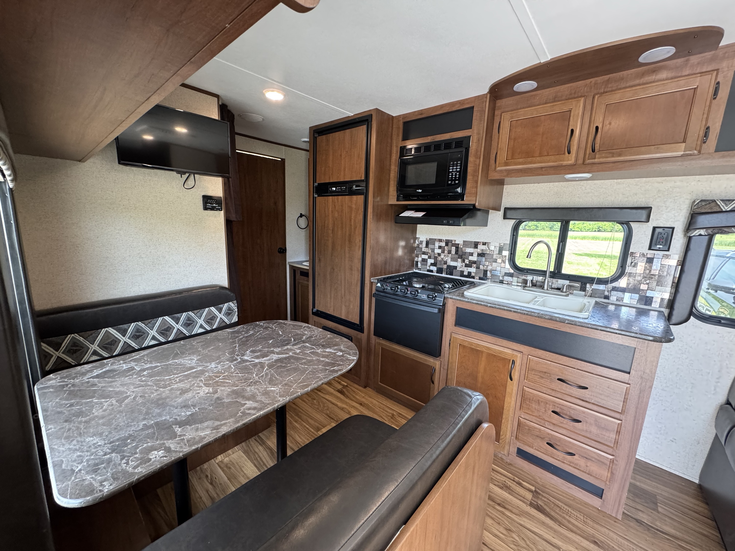 2016 Jayco Jay Flight Family Camper! - Image 8