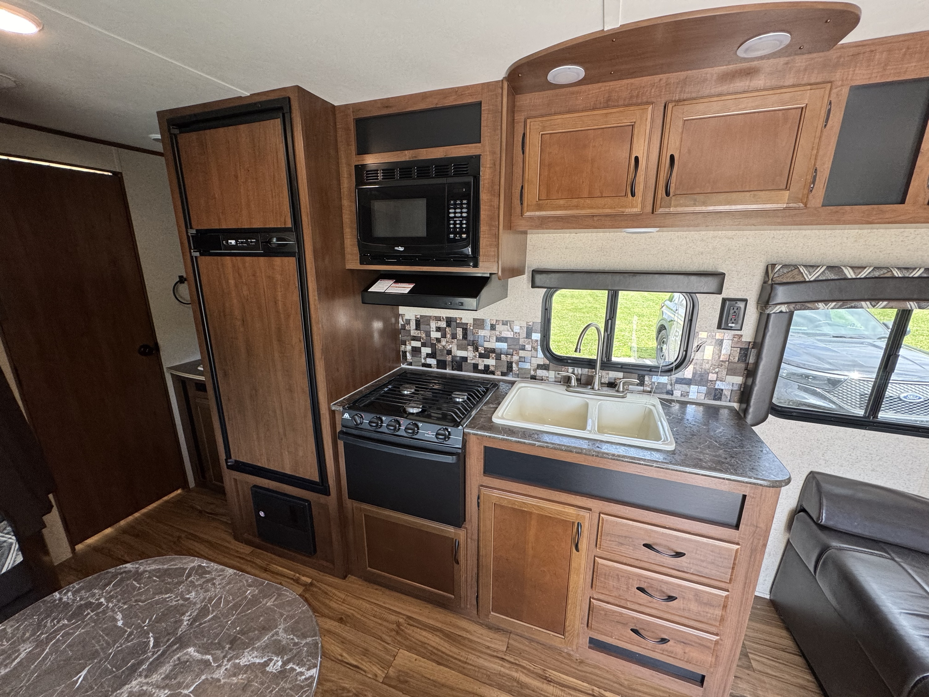 2016 Jayco Jay Flight Family Camper! - Image 9